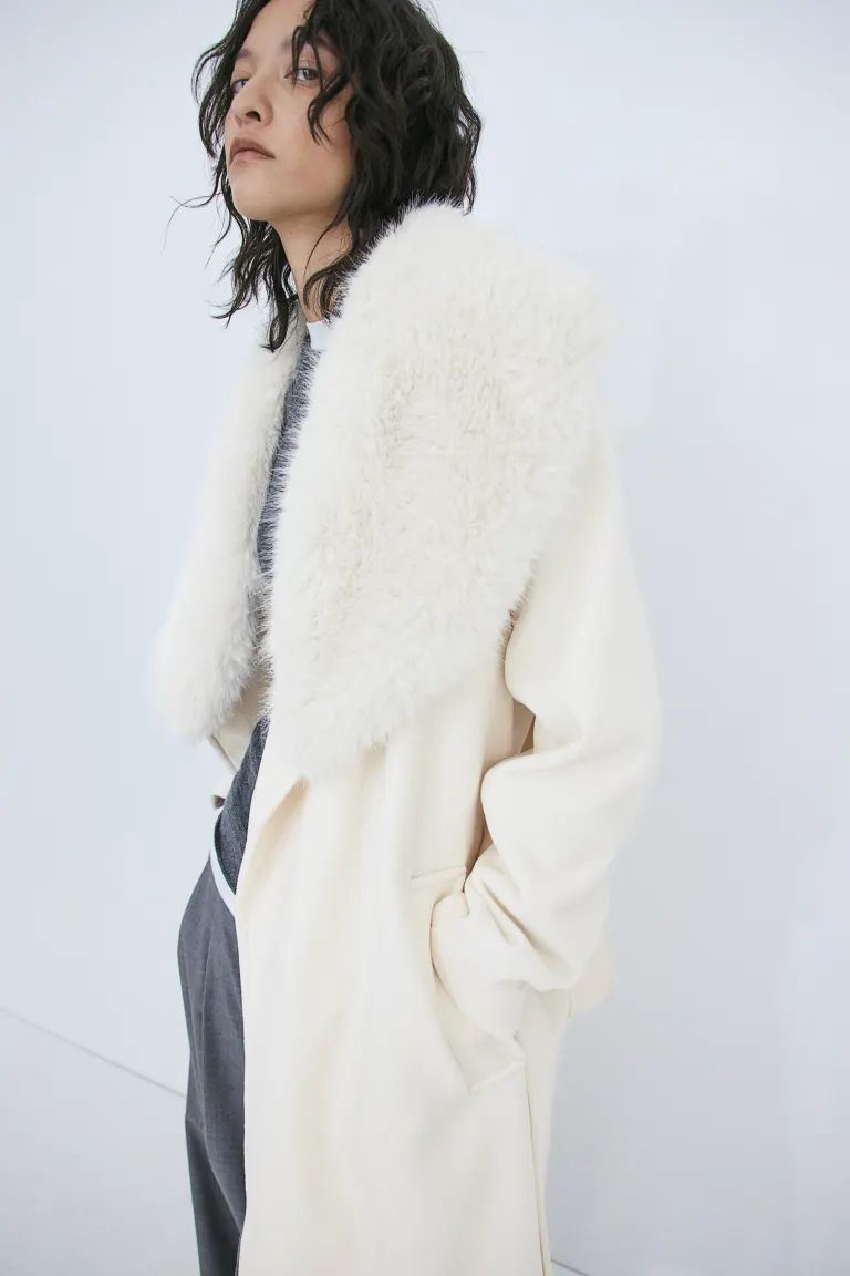 Fluffy-collared coat - Black - Ladies | H&M GB | H&M (UK, MY, IN, SG, PH, TW, HK)