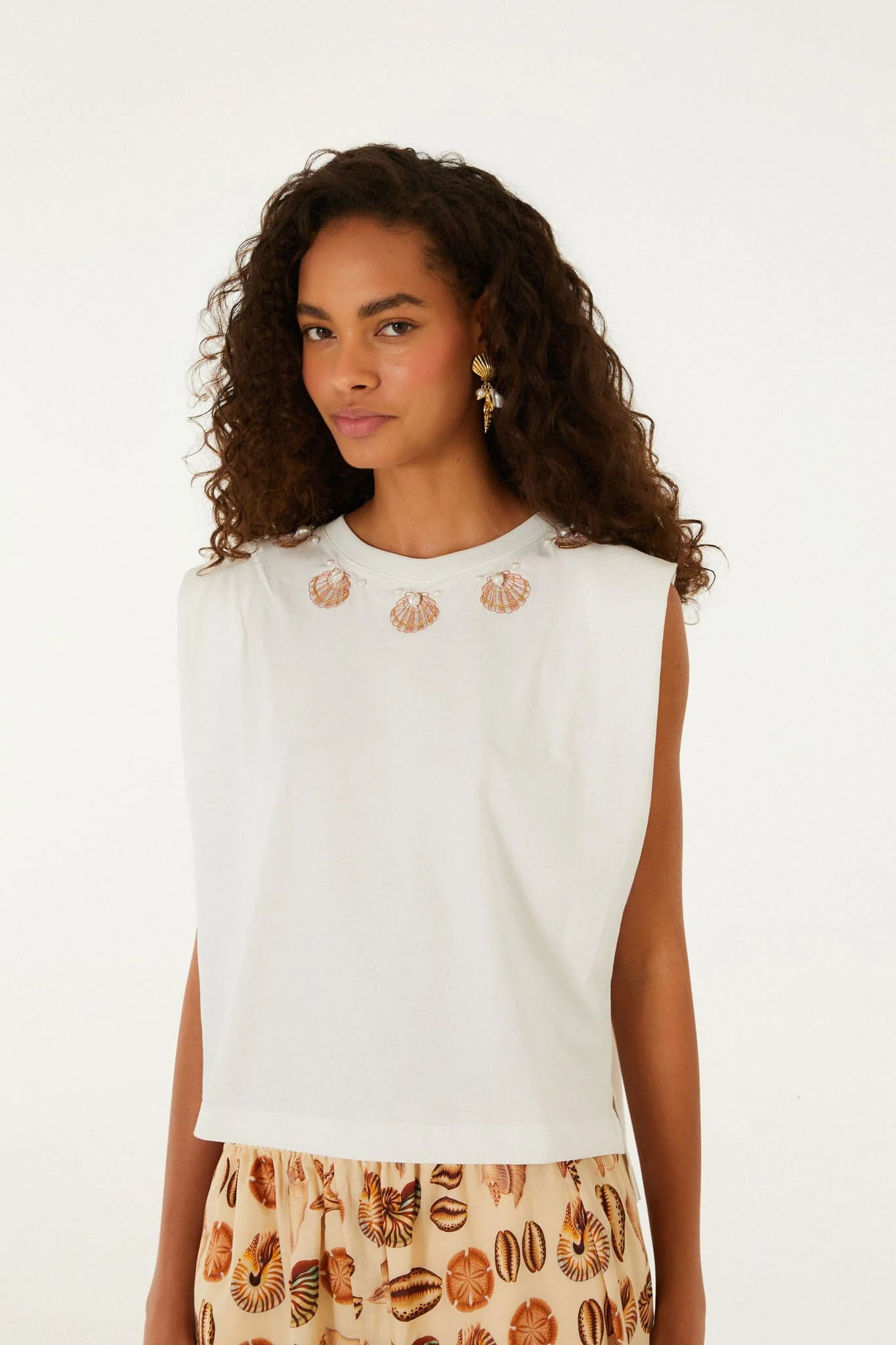 Off-White Seashell Embroidery Padded Shoulders T-Shirt | FARM Rio | FarmRio (US)