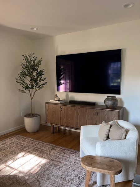 Living room decor ✨

Home decor, organic modern decor, organic home decor, neutral home decor, earthy decor, minimal decor, neutral decor, neutral home

#LTKFind #LTKhome