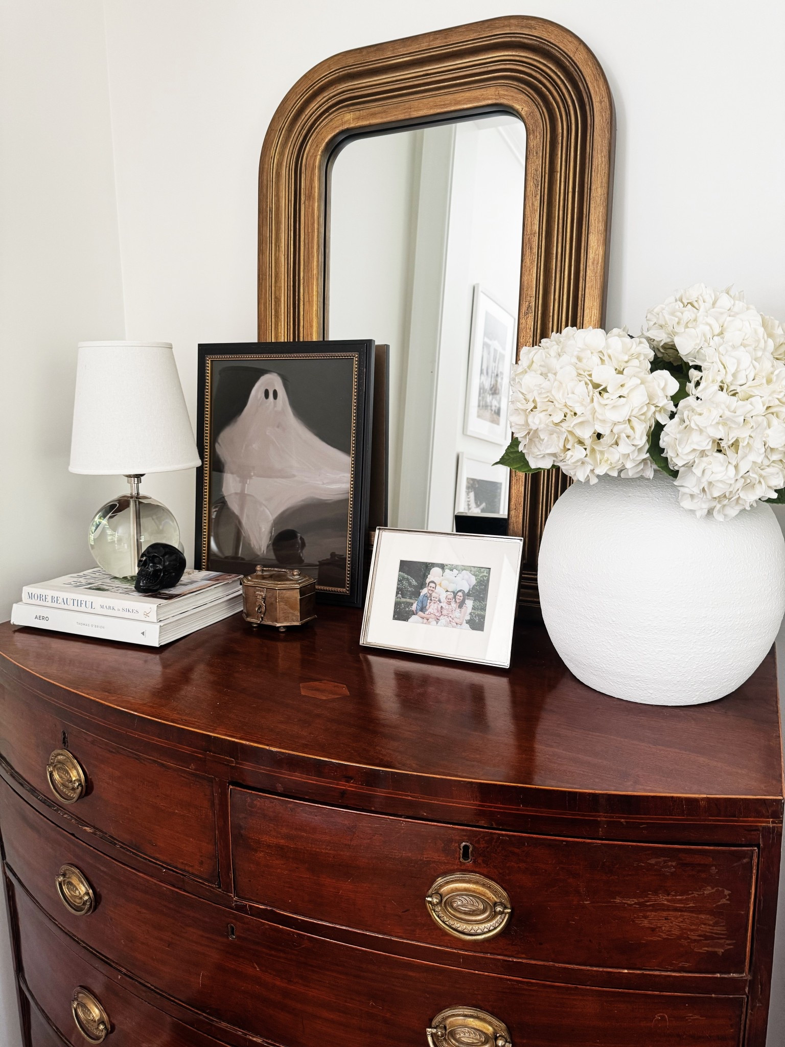 A touch of Halloween, new gilt mirror, and the best faux hydrangeas. 