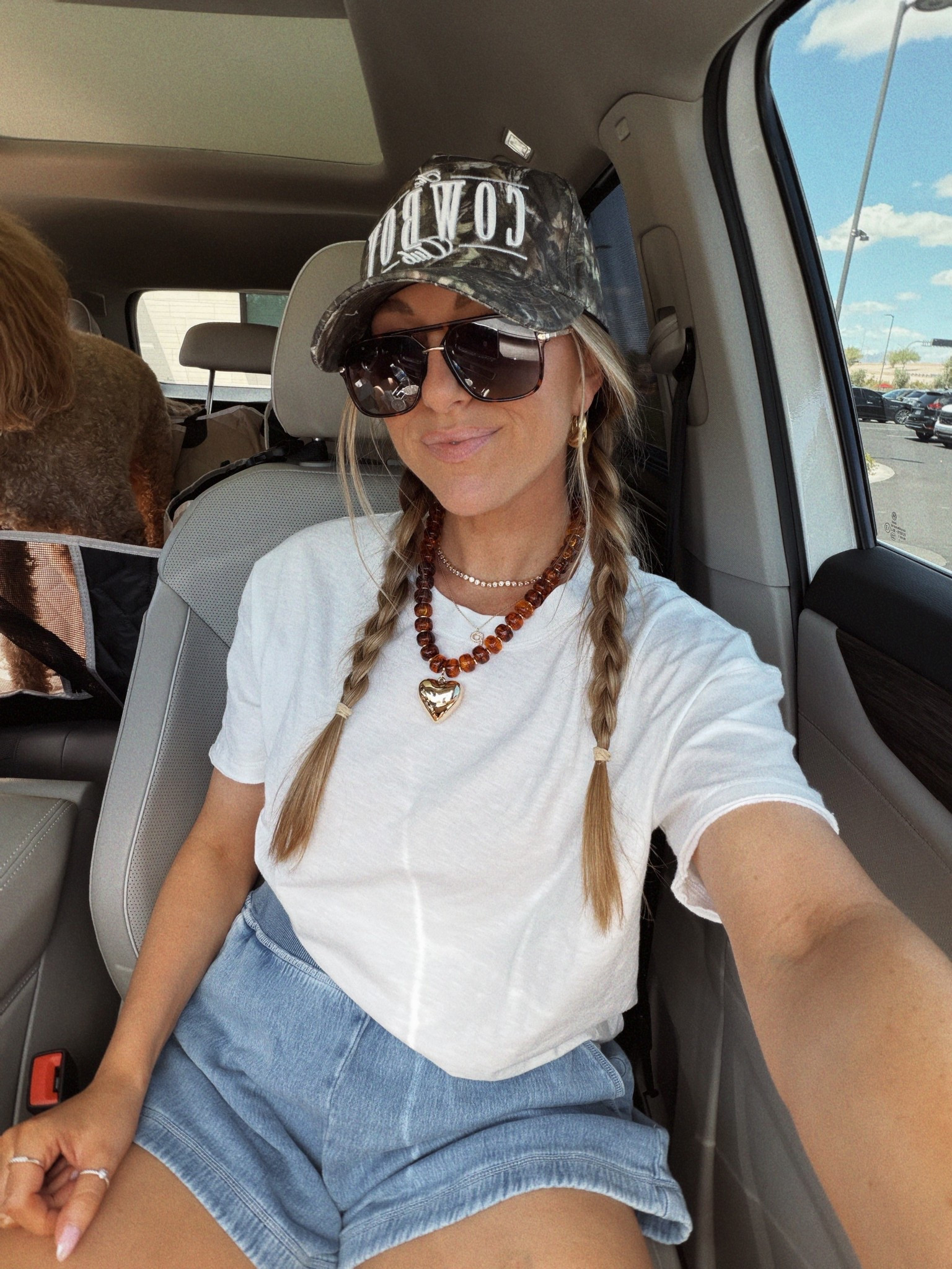 Comfy weekend ootd! Wearing an XS top and small shorts 