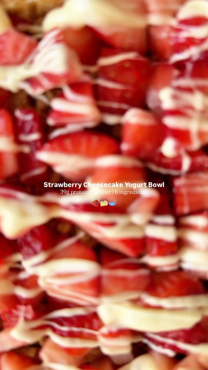 I tried @collegenutritionist’s Strawberry Cheesecake Yogurt Bowl and it’s so good! Creamy, crunchy, sweet, and takes 5 minutes to throw together. It feels like dessert but keeps me full and satisfied.

Here’s how to make it:
• 1½ cups non-fat Greek yogurt
• ½ tsp vanilla extract
• 1 tsp honey
• 8–12 Simple Mills Sweet Thins, crushed
• 1 cup fresh strawberries, sliced
• 1 Tbsp white chocolate chips (I used Lily’s)

1️⃣ Stir yogurt, vanilla, and honey until smooth.
2️⃣ Sprinkle crushed sweet thins on top.
3️⃣ Add sliced strawberries.
4️⃣ Melt white chocolate chips (10–15 sec intervals in the microwave) and drizzle over the top.

Macros: 413 cals | 9g fat | 51g carbs | 6g fiber | 39g protein

high protein breakfast | healthy dessert bowl | strawberry cheesecake vibes | easy yogurt recipes | macro friendly meals | balanced sweet treat