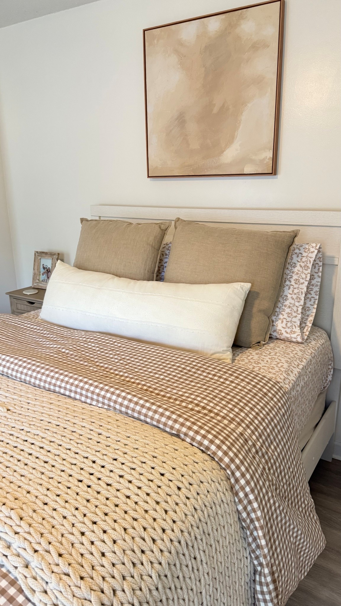 We have a full/queen bed, I got the king size duvet for a more oversized look!!🤎