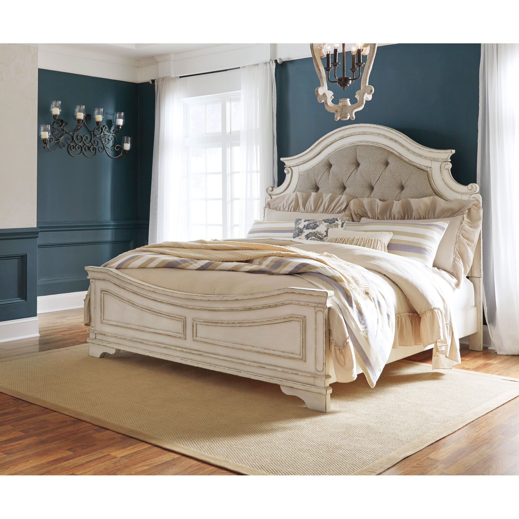 Realyn White Queen Upholstered Panel Bed | Slumberland Furniture