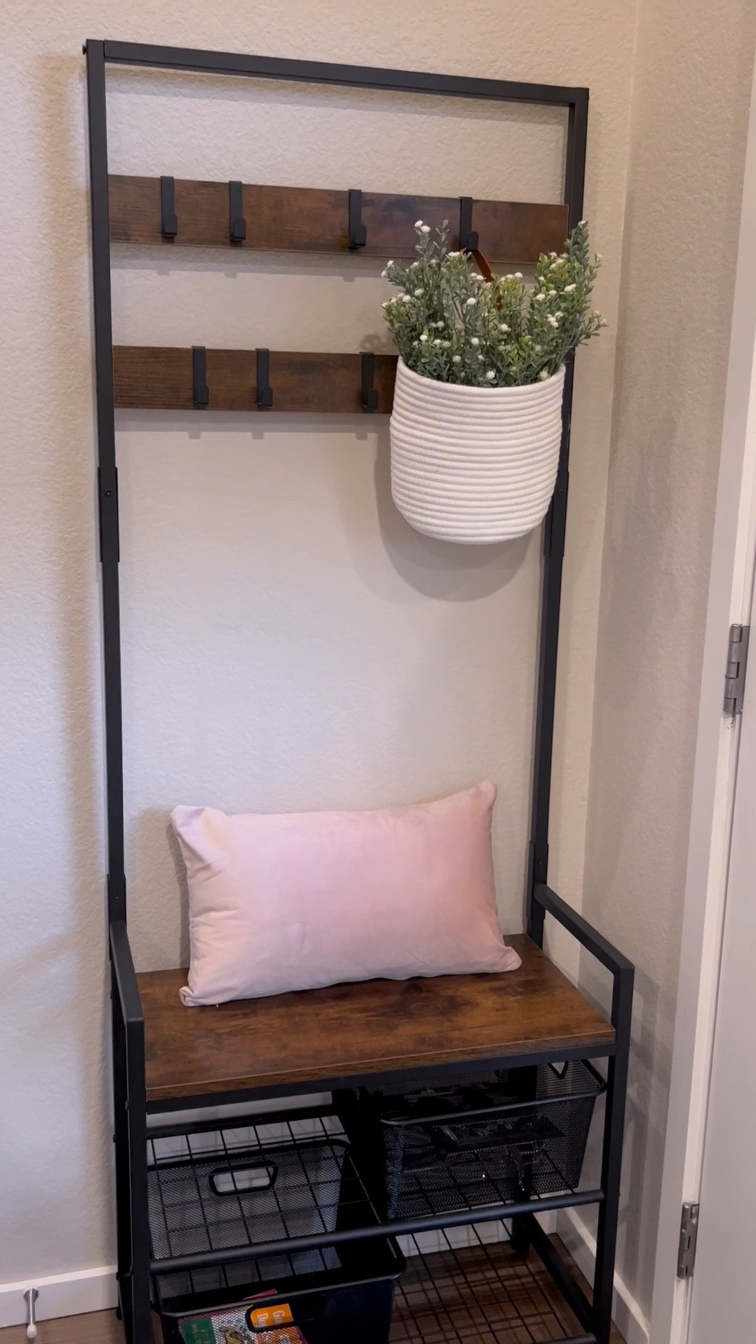 Spring entryway 🌷 #homedecor #soringdecor

#LTKFindsUnder50 #LTKSpringSale #LTKHome