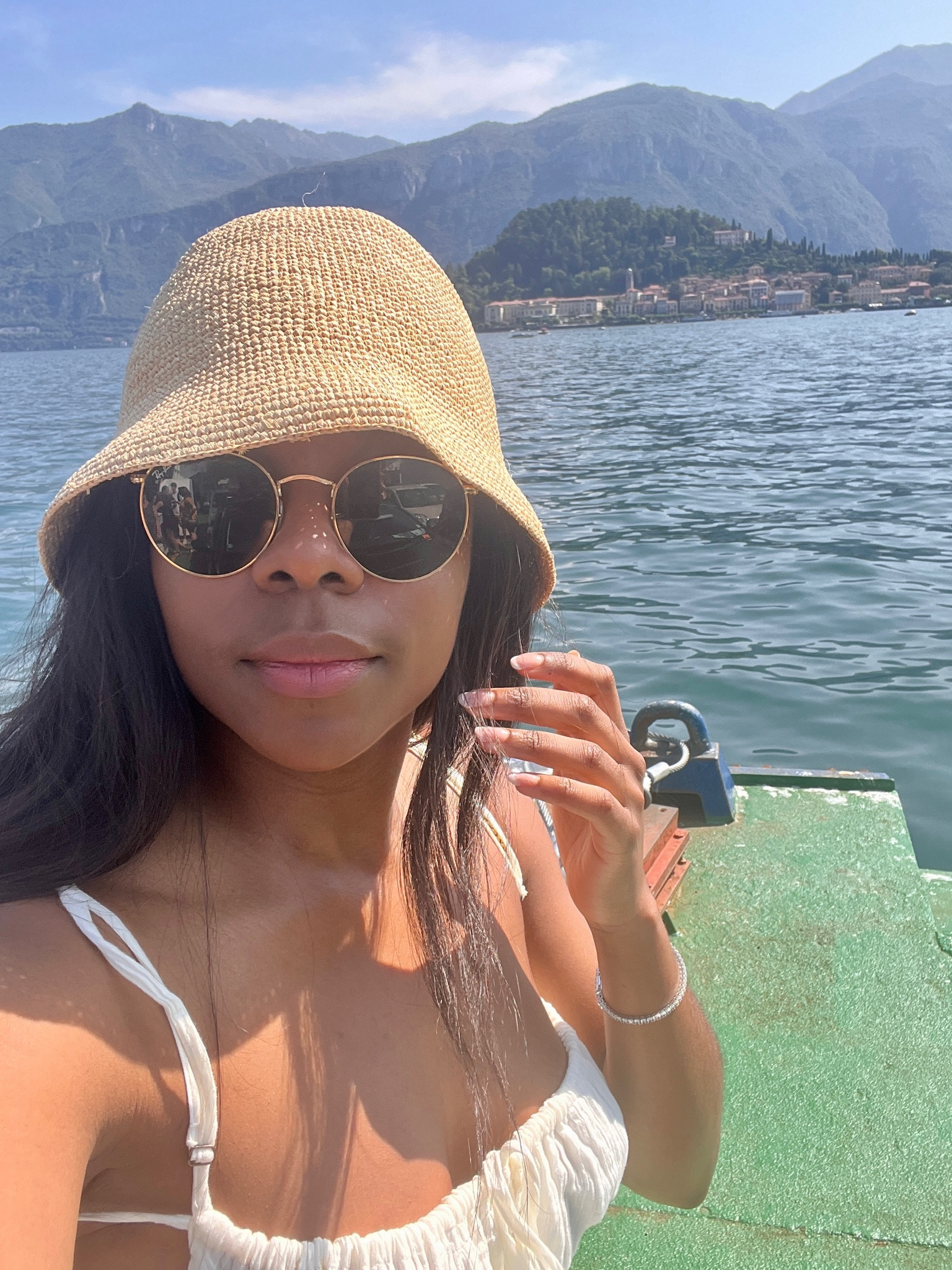 Lake Como in the perfect packable hat 🤍