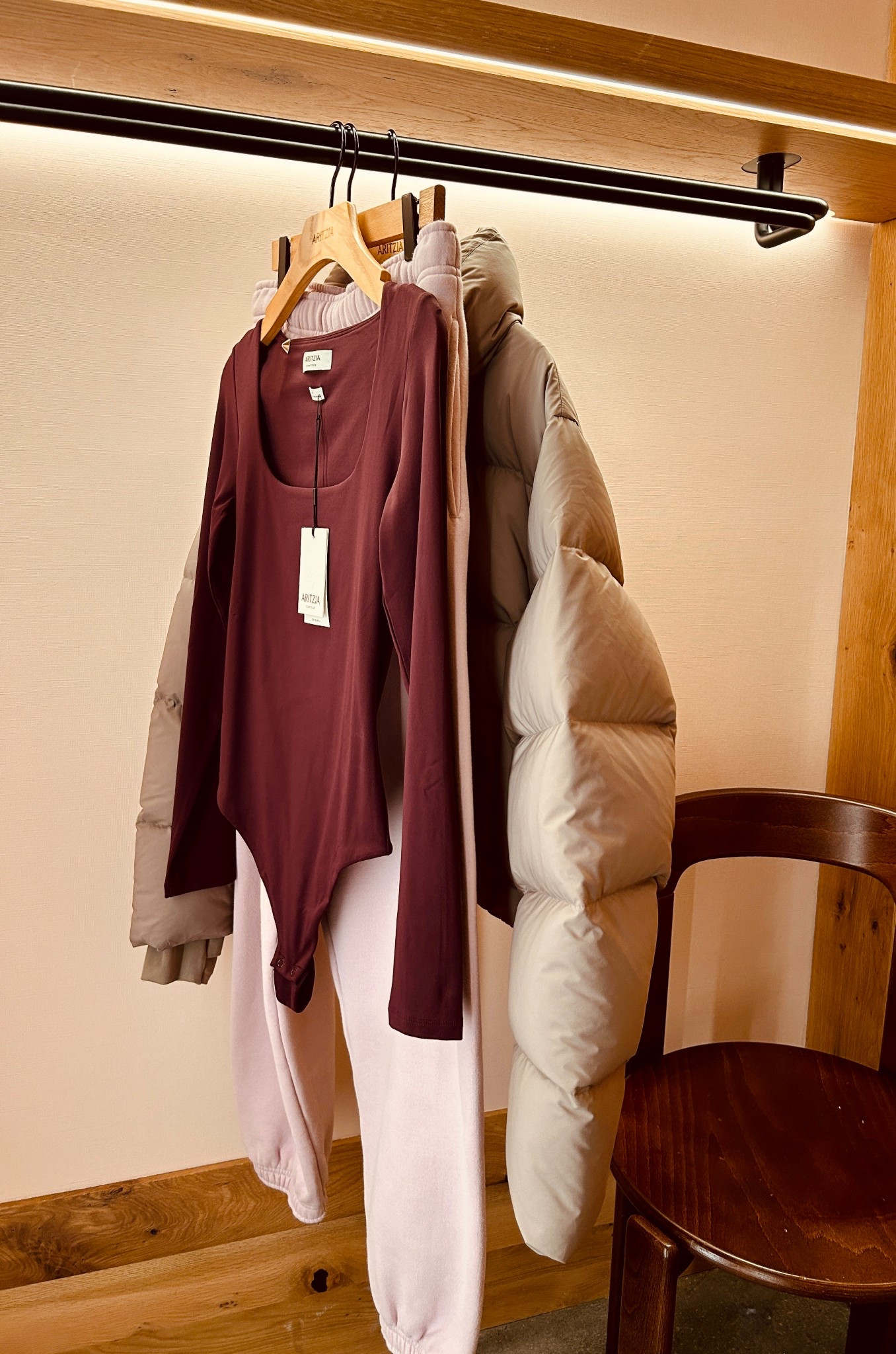 time for an aritzia try on haul! follow me for the rest of the pics/product reviews 😌☺️ #aritzia #tryonhaul #fittingroom 

#LTKStyleTip