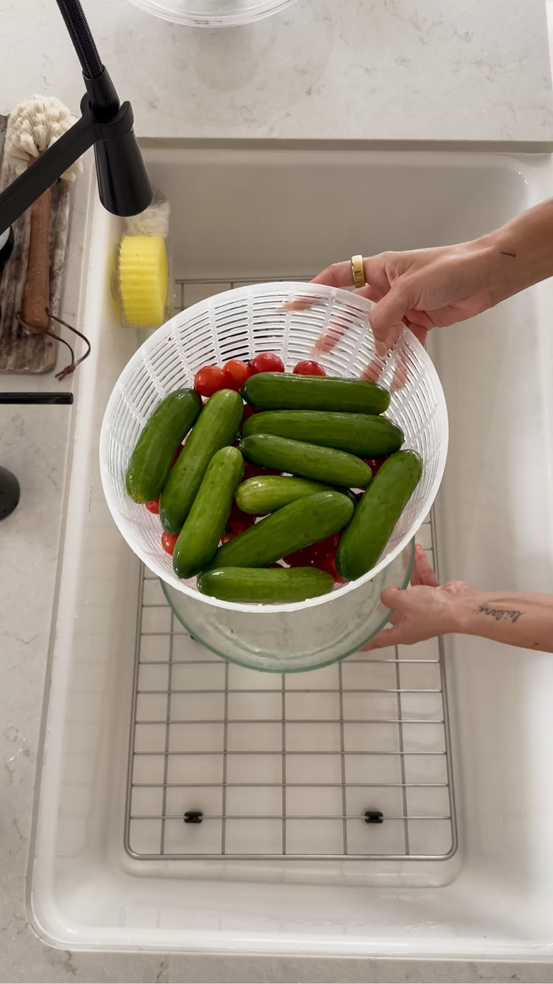 A little produce prep at the start of the week saves me so much time later! 🍓




#LTKmomlife #LTKHome