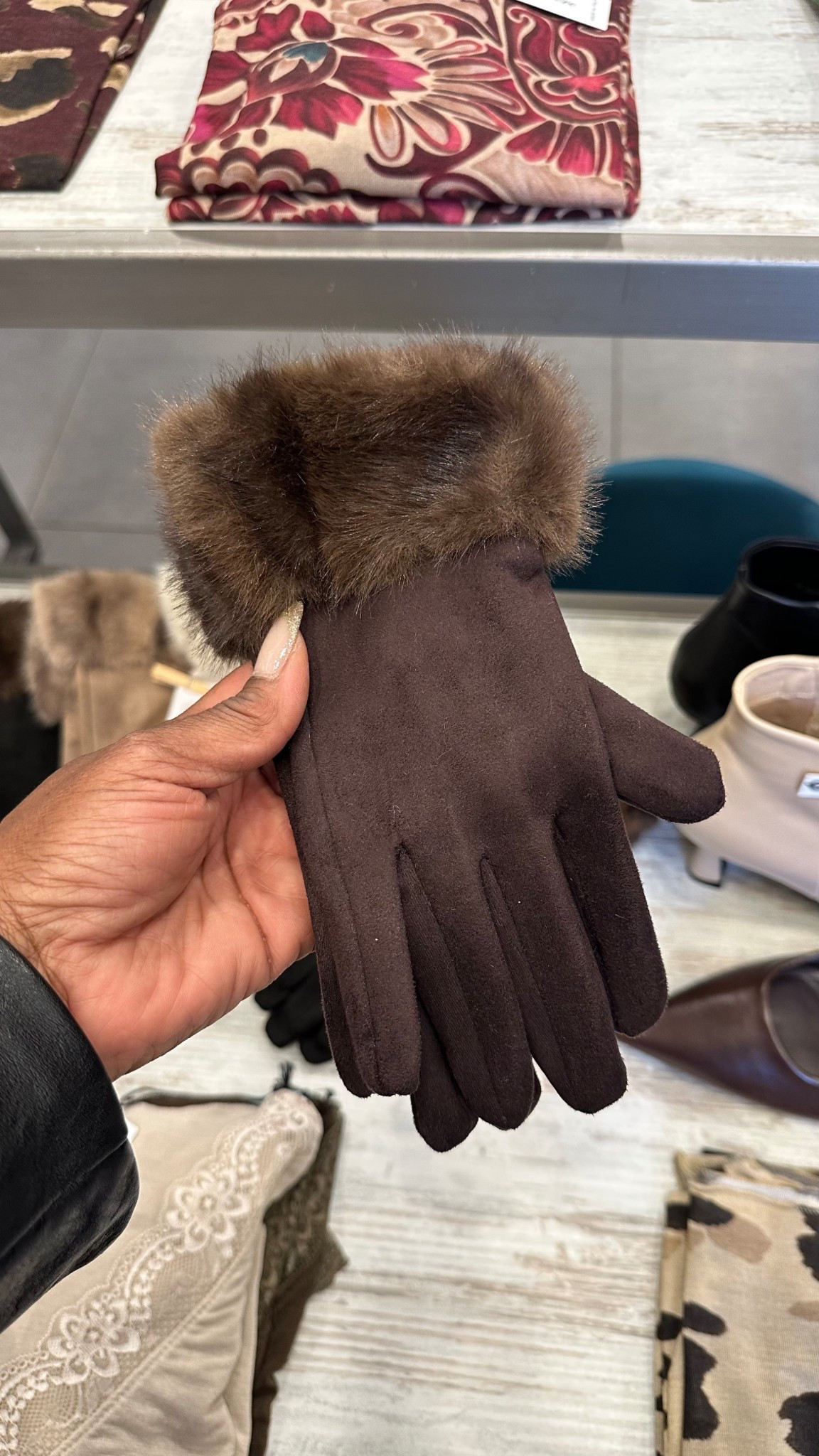 Faux fur gloves 