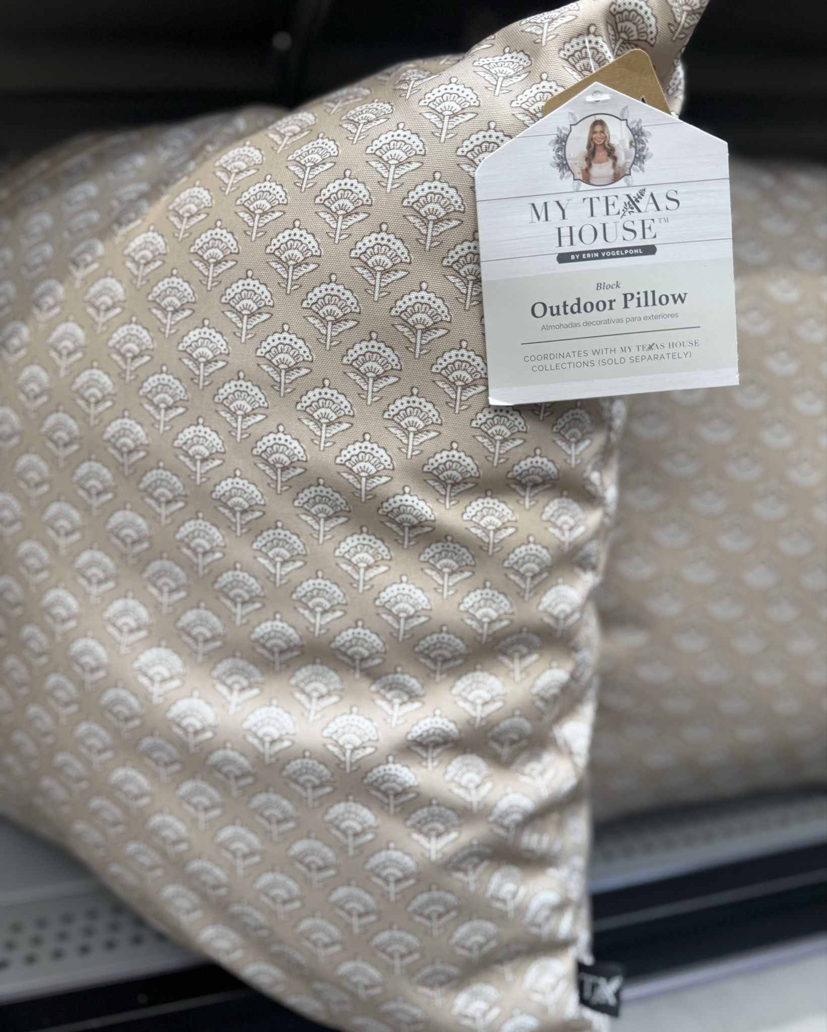 How cute are these new $15 outdoor pillows?!


My Texas house, patio, outdoor pillow 


#LTKSeasonal