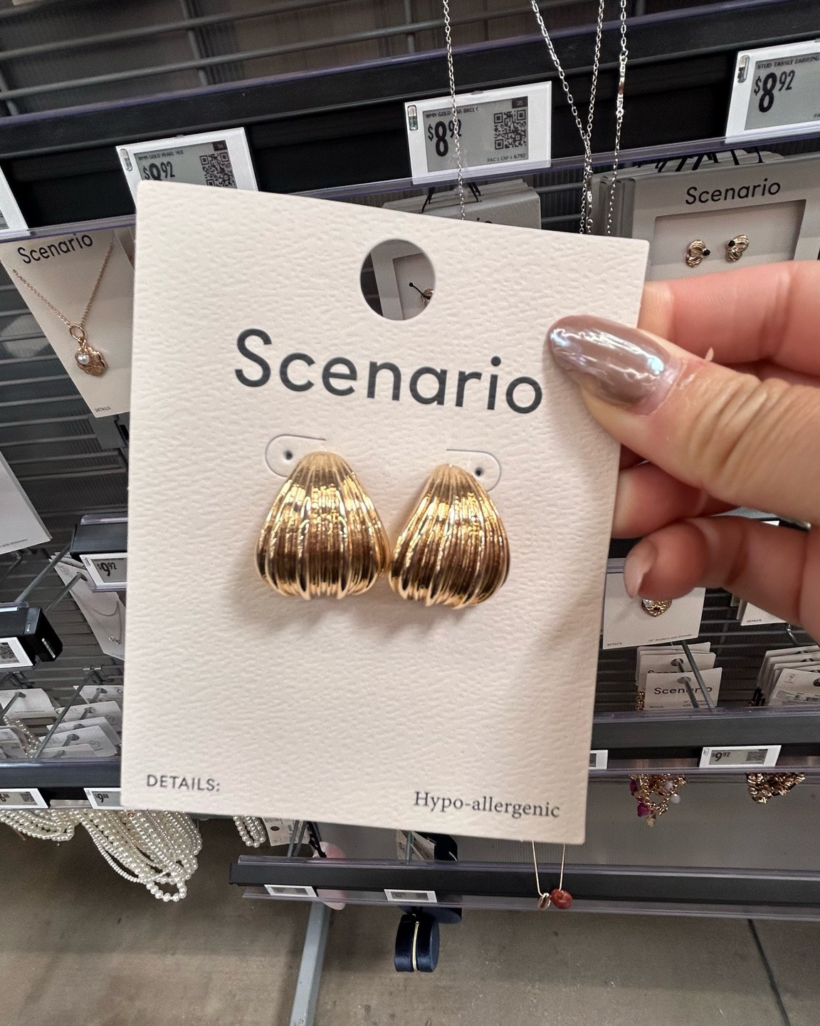 These Scenario jewelry pieces look SO good for fall.

Chunky gold ✔️
Warm browns ✔️
Statement pieces ✔️
Affordable ✔️

These are the kind of accessories that can take a simple dress from basic to put together without spending a fortune. 

#WalmartFinds #WalmartFashion #WalmartJewelry #FallFashion #FallAccessories #AffordableStyle #LTKFinds #StyleOver40 #LifeWithLela

And I would a