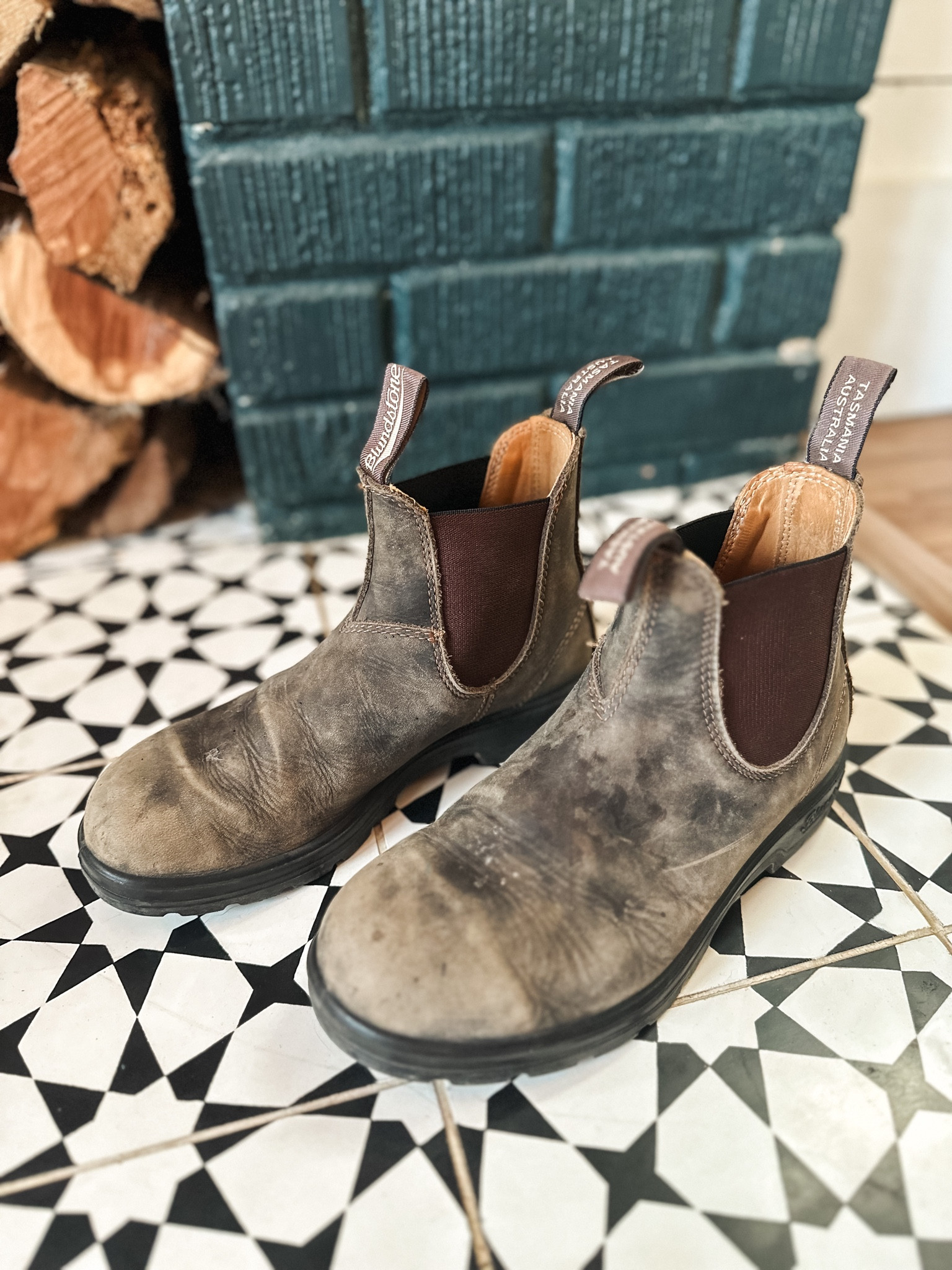 it’s that time of year—when i get asked a ton of questions about these boots! when i say i wear them everyyyyyy single day, that is no exaggeration. Blundstones are the absolute best and i don’t even mind that there are a million funny tiktoks  making fun of the hipsters who wear them 🤣 these boots are my love language 