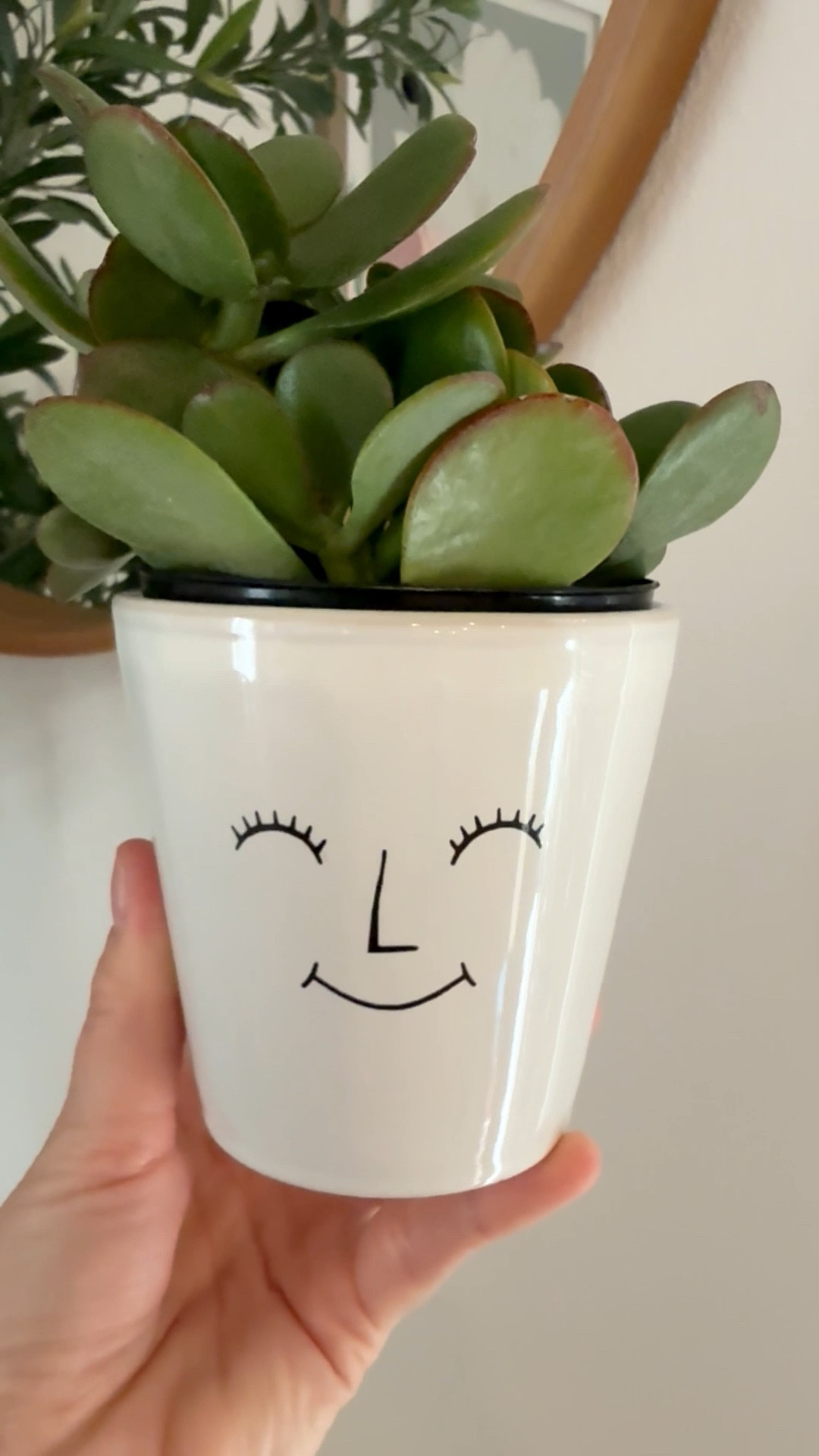 #ad Found the cutest happy face planter @lowes 

@loweshomeimprovement @lowes #lowespartner

#LTKHome #LTKSeasonal #LTKmomlife