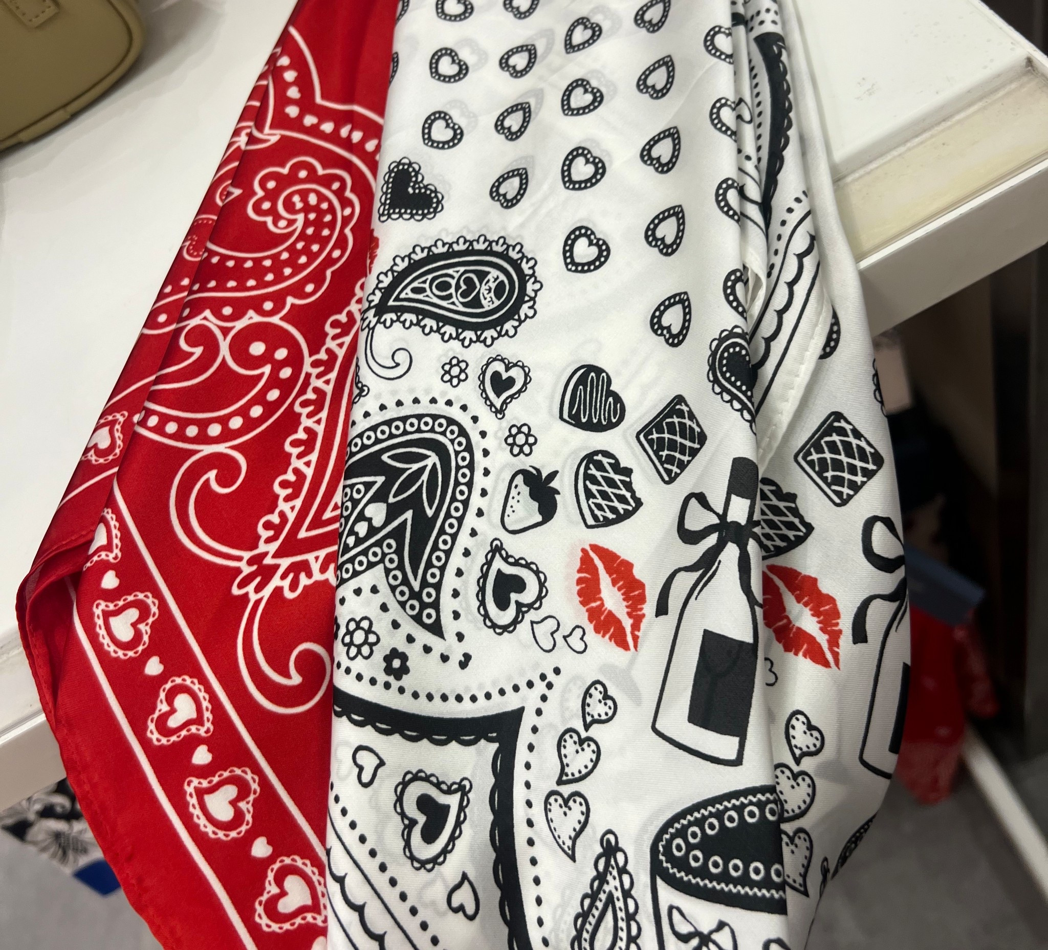 Bandana, Valentine’s Style ✨
… how fun are the prints on these silky bandanas? Perfect as a tie on a bag or as part of a Galentine gift!



#LTKSeasonal #LTKValentine