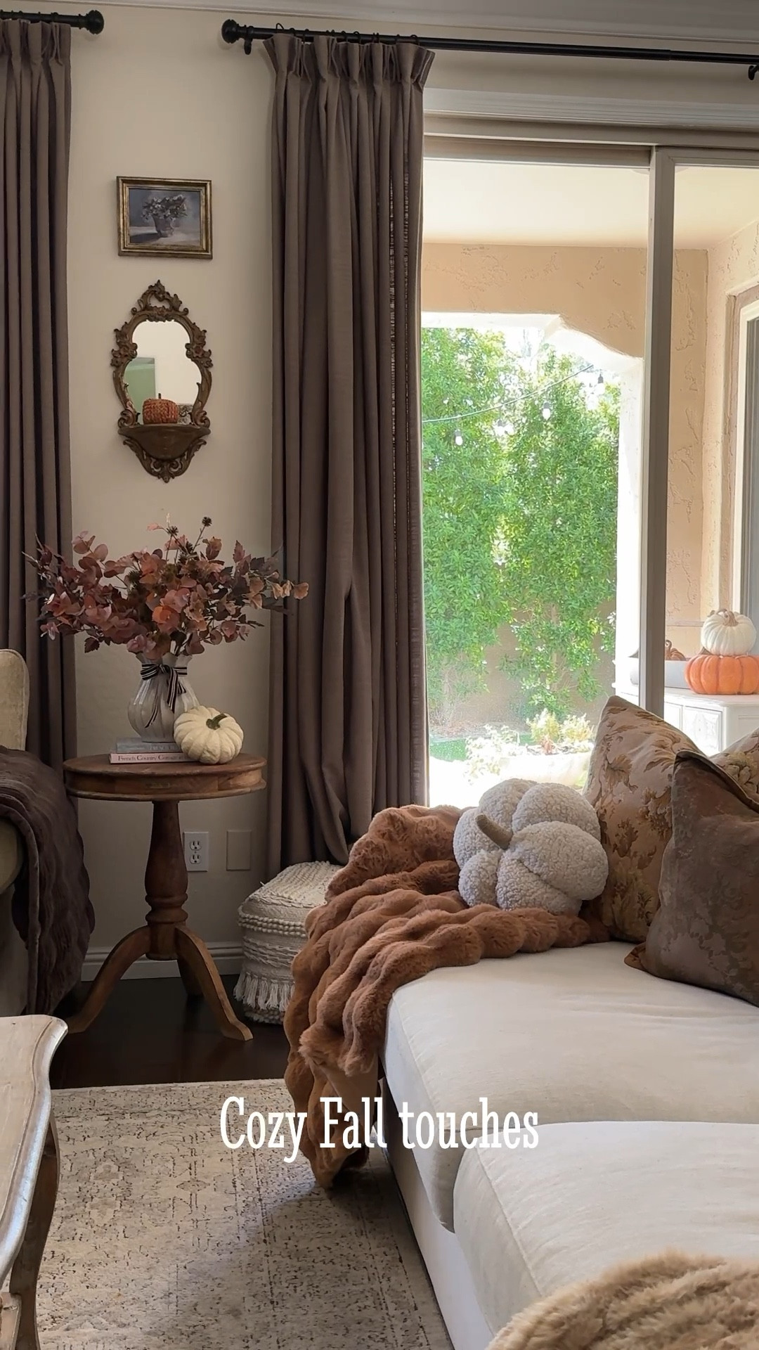 Cozy Fall touches 🤎


Fall home decor, fall vibes, fall living room 