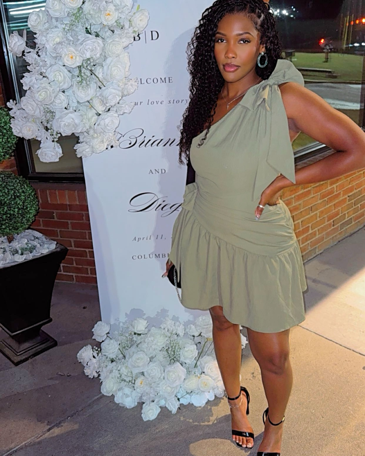 I love love ❤️ 

5’5
165 lbs 
size : large in dress 