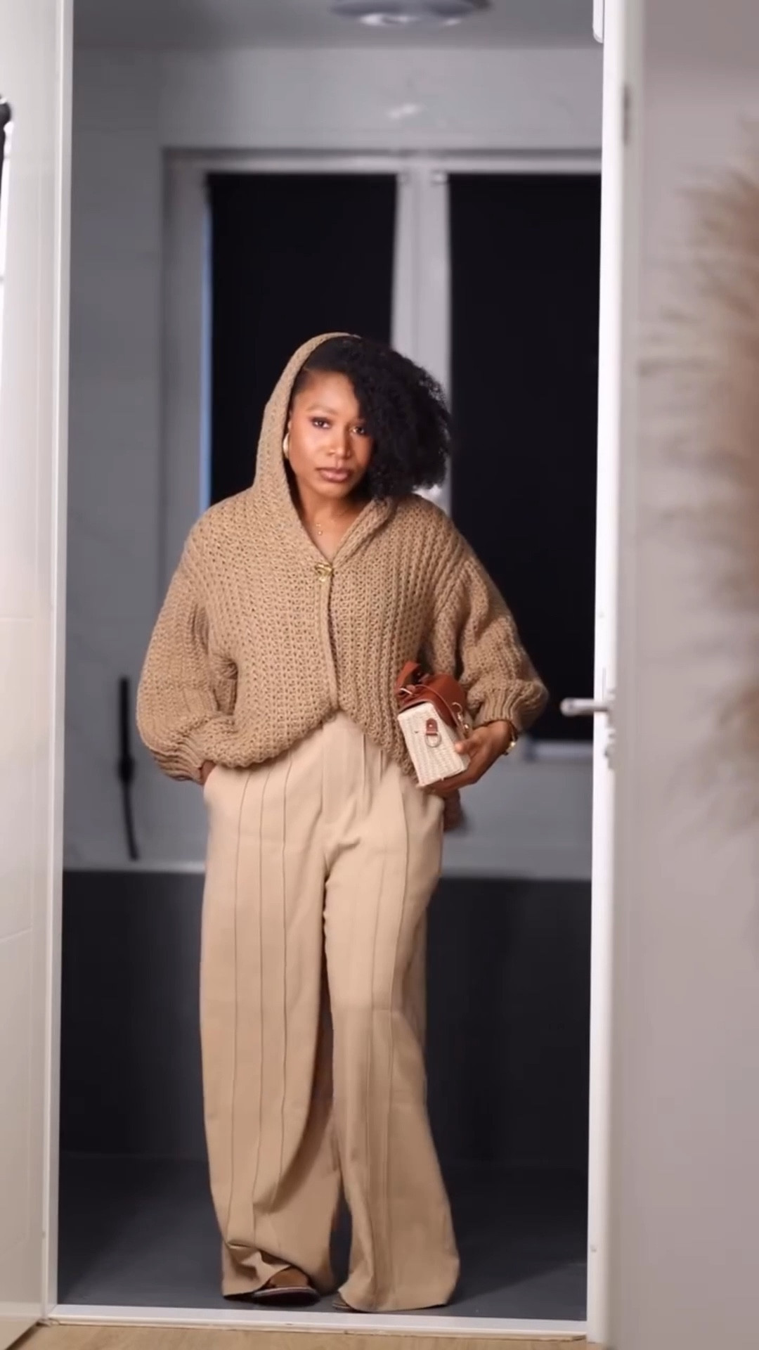 I’m wearing size XXL in the cardigan as I wanted it really full

Trouser is size XL then I tailored the waist to fit perfectly.