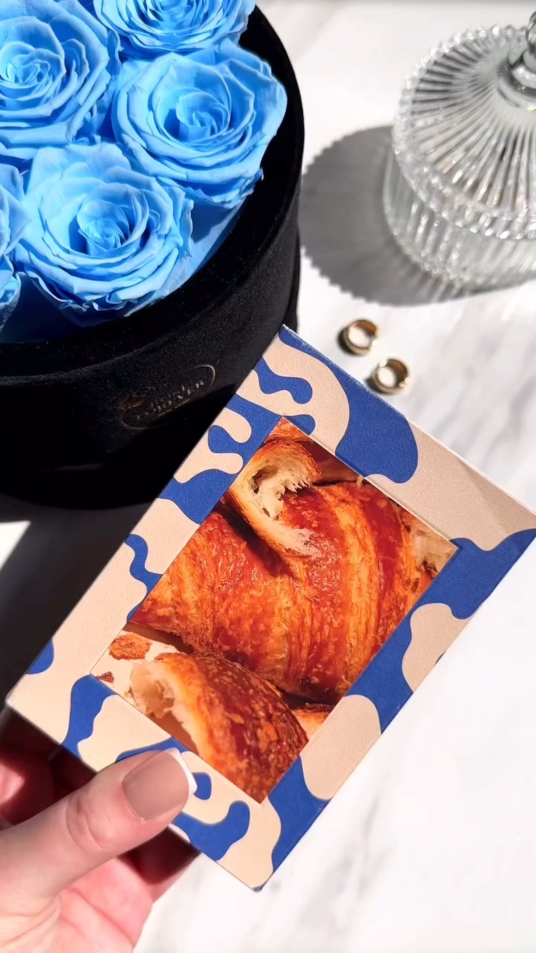 Your morning pastry, bottled. 🥐💙

Snif’s Crumb Couture smells like a fresh croissant layered with vanilla and berry jam. It opens like a warm, golden croissant: buttery, soft, and just the slightest bit toasty. Then you get this swirl of vanilla and a spoonful of berry jam that makes it feel playful but still elevated. Lately I’ve been reaching for it when I want something gourmand but not overwhelmingly sweet—still easy to wear during the day (especially in the summer).

🥐 Notes:
Croissant Accord, Wild Berry Jam, Blackcurrant, Toasted Vanilla, Tonka Bean, Sandalwood

Have you ever worn a pastry-inspired scent?

#snif  #CrumbCouture #fragrancereview #gourmandperfume #fragrancecommunity 
#SnifPerfume #perfumereel #gourmandfragrance #gourmandgirlies