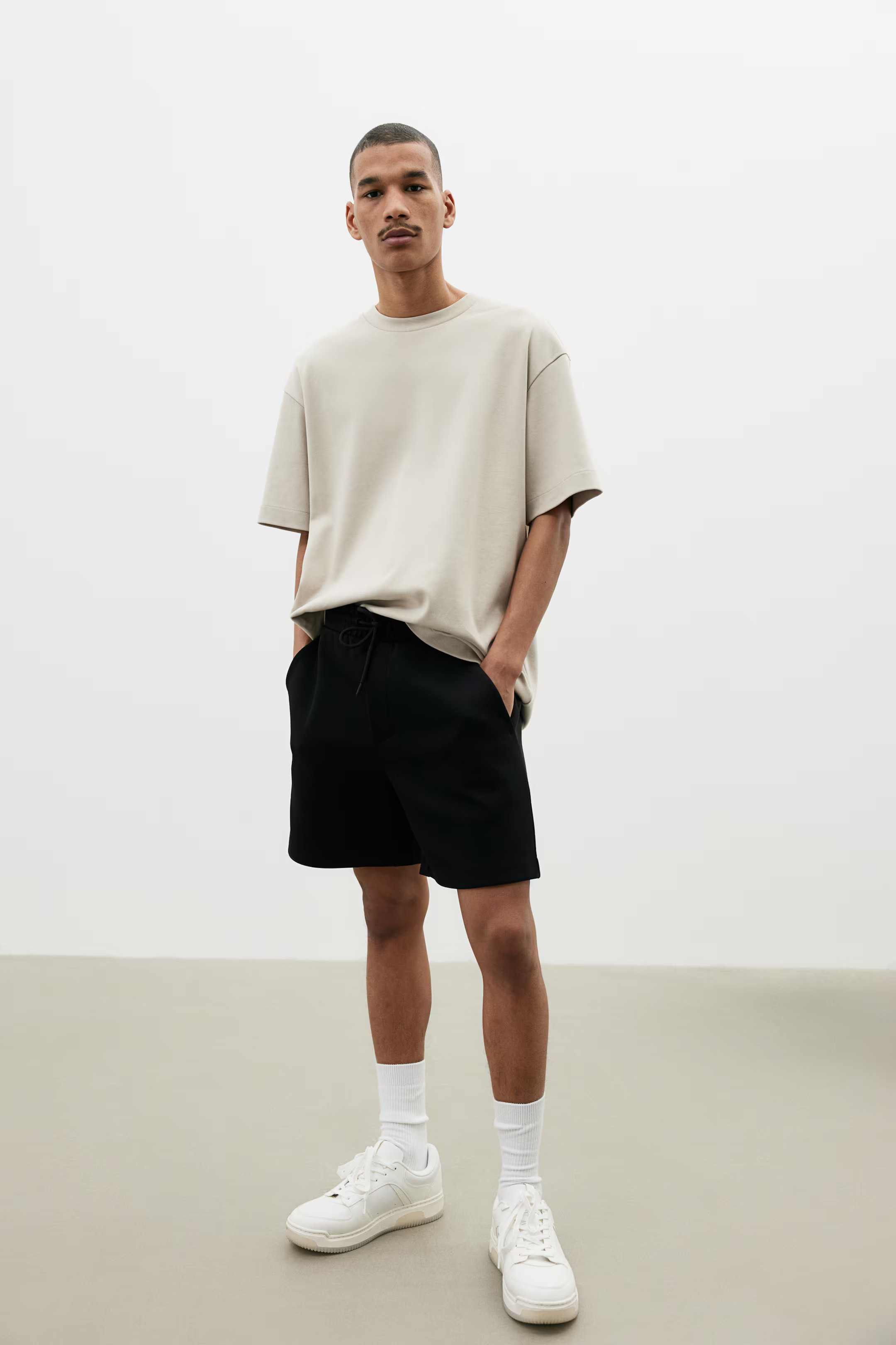 Regular Fit Sweatshorts - Regular waist - Short - Beige - Men | H&M US | H&M (US + CA)