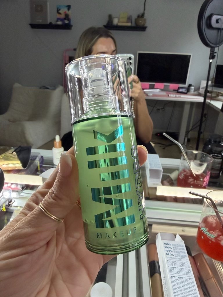 Can’t start your makeup look without the perfect primer!

Milk products, Milk Hydrogrip Primer, primer, makeup products, beauty products, skincare

#LTKFindsUnder50 #LTKBeauty