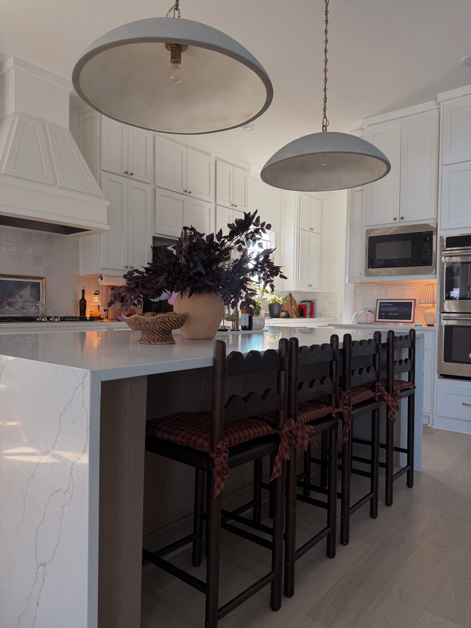 Scalloped bar stools

#LTKSeasonal #LTKHome