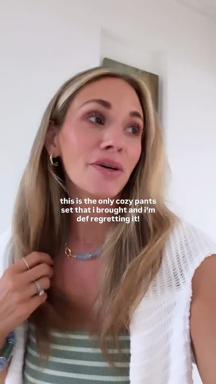 This Aerie set is adorable, and so cozy and comfy! The perfect rainy Spring day outfit! 🤍

#LTKootd #LTKPetite #LTKgrwm