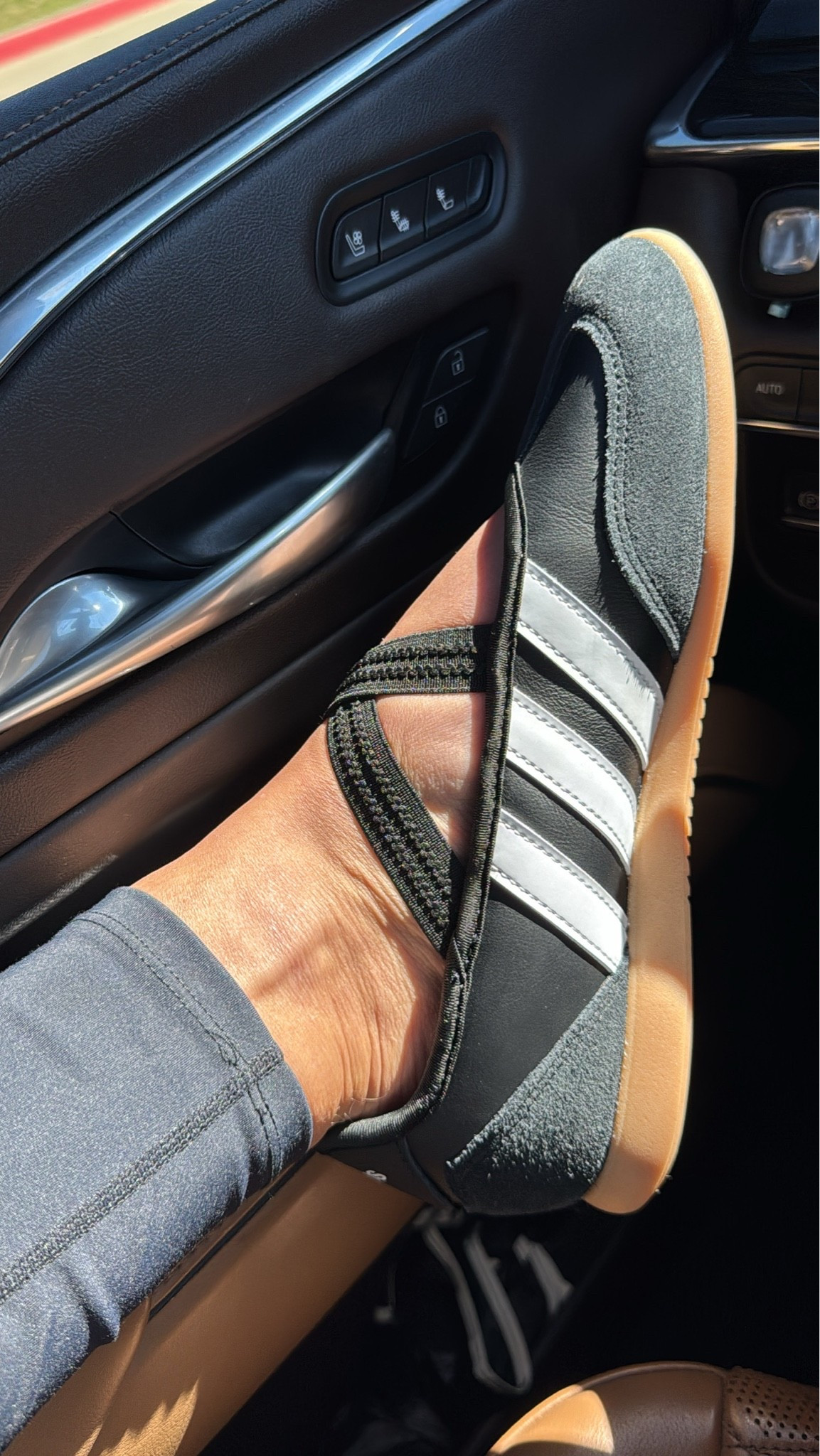 I’m obsessed with my new @adidas the criss cross mary-jane detail is so cute and they go with so many outfits! So comfy and wearing my true size.

#shoes #aidadas #shoes flats #sneakers #blackandwhite #home #women #family

#LTKootd #LTKmomlife #LTKTravel