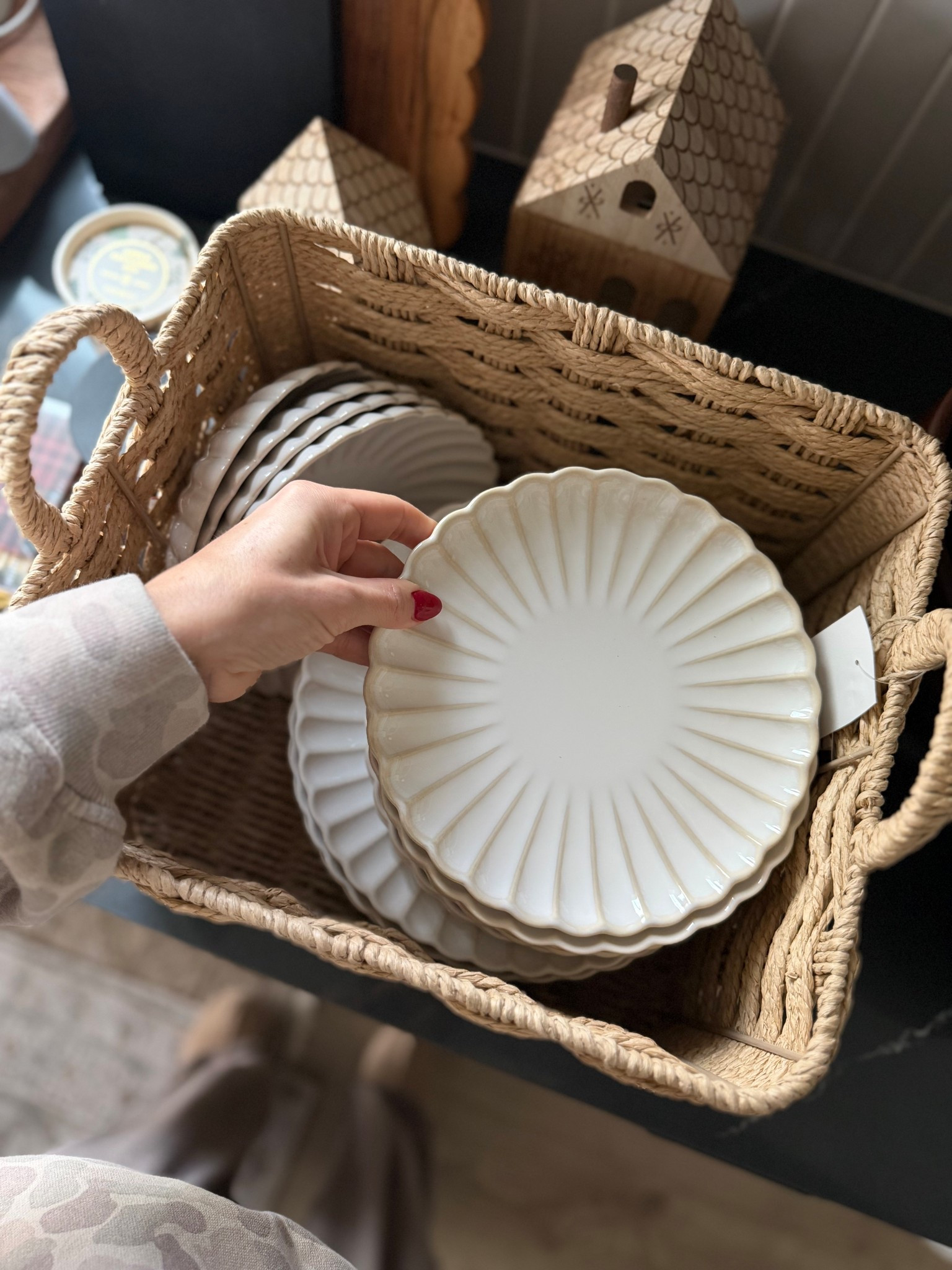 Love this Walmart scalloped dinnerware set! It would be perfect for hosting during the holidays!

#LTKHome #LTKFindsUnder50 #LTKSeasonal