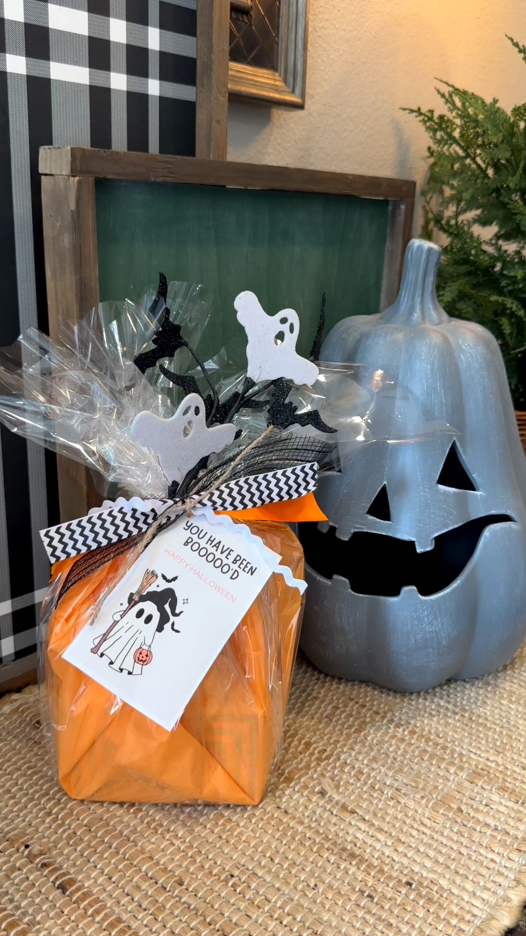 Spooky Sweet & Simple Halloween gift! Follow along for more🎃🖤

#LTKHalloween #LTKHome #LTKSeasonal