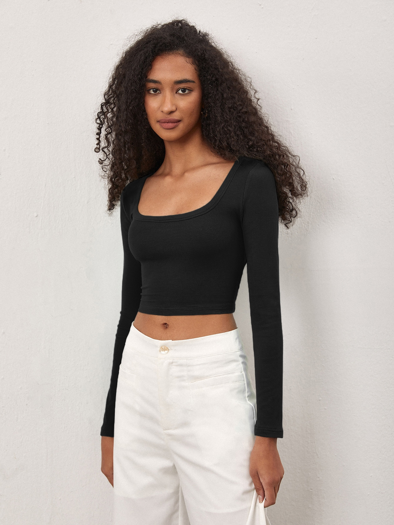 SHEIN BASICS Crop T-Shirt mit U-Ausschnitt | SHEIN