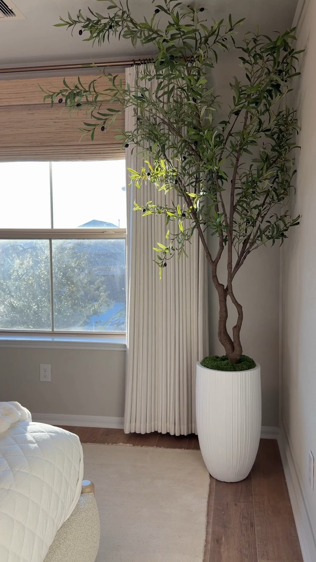 Neutral bedroom

#LTKHome #LTKSaleAlert