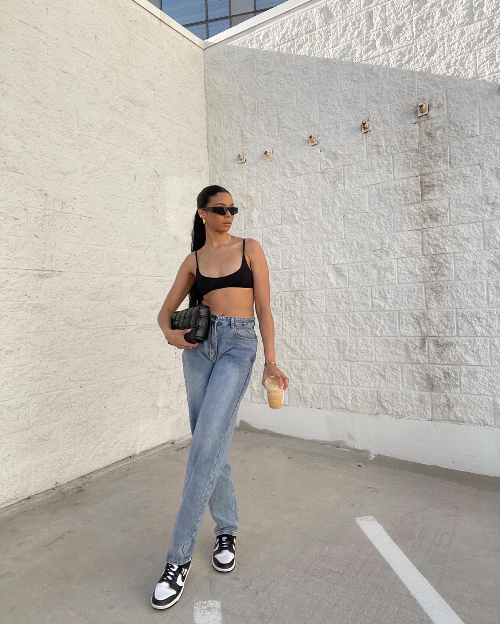 Street wear, street wear style, street wear fashion, balloon jeans, Nike dunks, Nike dunk panda, mirror sunglasses, bottega, bottega bag dupe, bag dupe