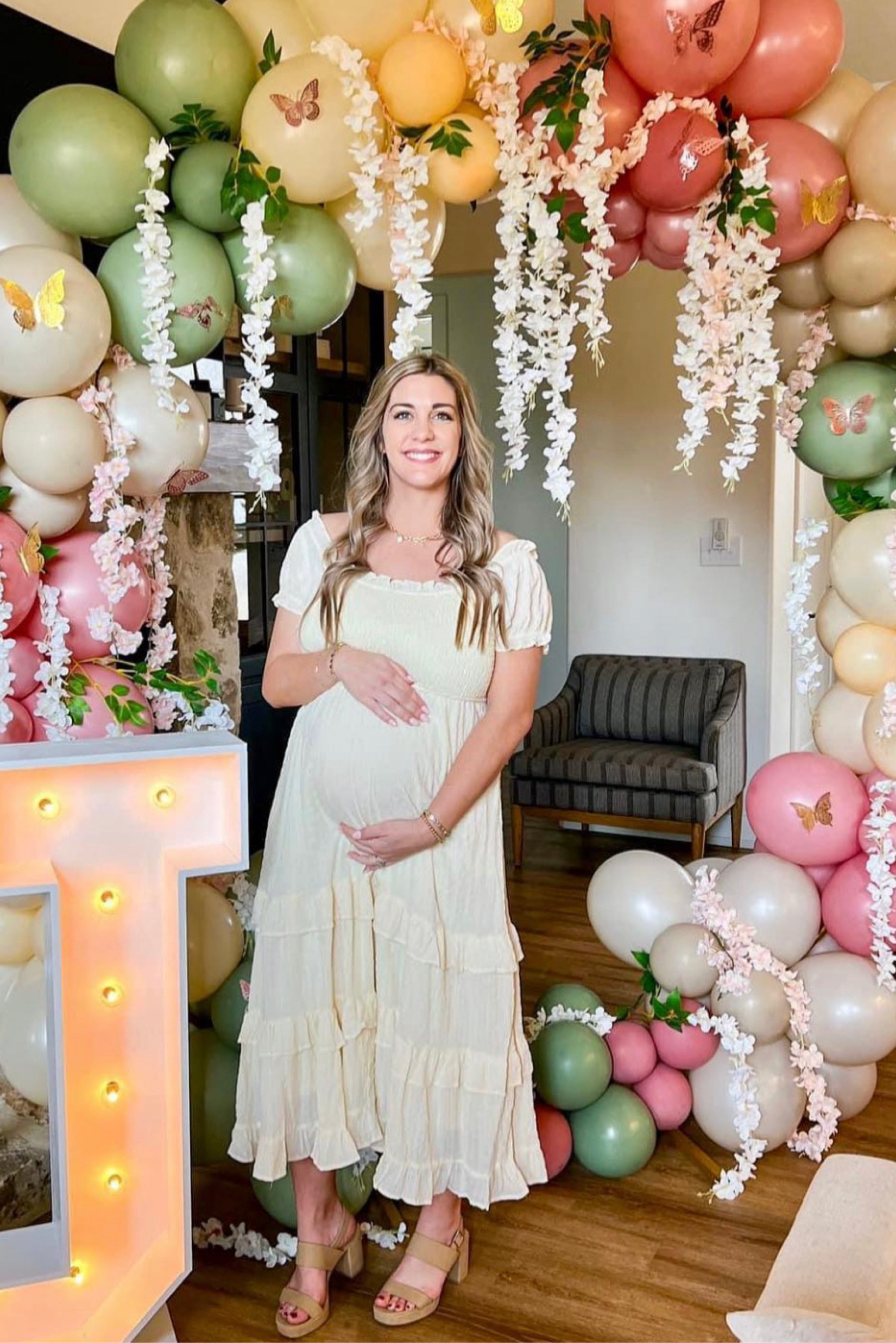 This cream baby shower dress is so cute!

Maternity dress, maternity baby shower dress

#LTKunder100 #LTKbump #LTKFind