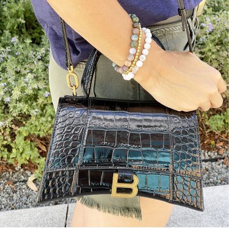 Love this structured top handle bag to wear now and into fall ❤️

#LTKitbag #LTKunder50 #LTKSeasonal