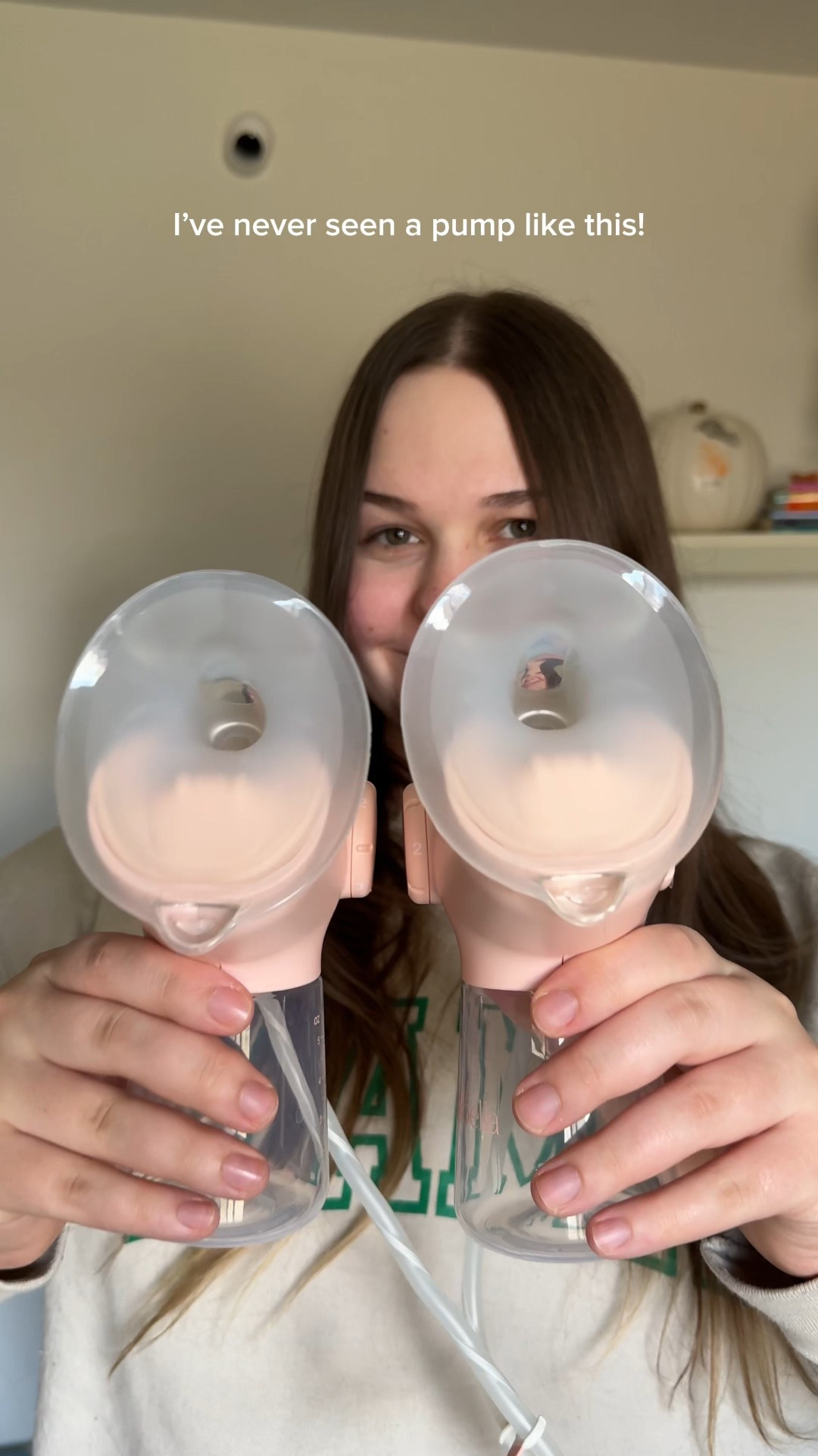 I have never seen another pump mimic the baby’s tongue or have an adjustable breast shield - no having to deal with flange sizes! I had such a good and comfortable experience with the Annabella pump! @annabellapump #pumpingwithpurpose #annabellamom #breastfeedingjourney