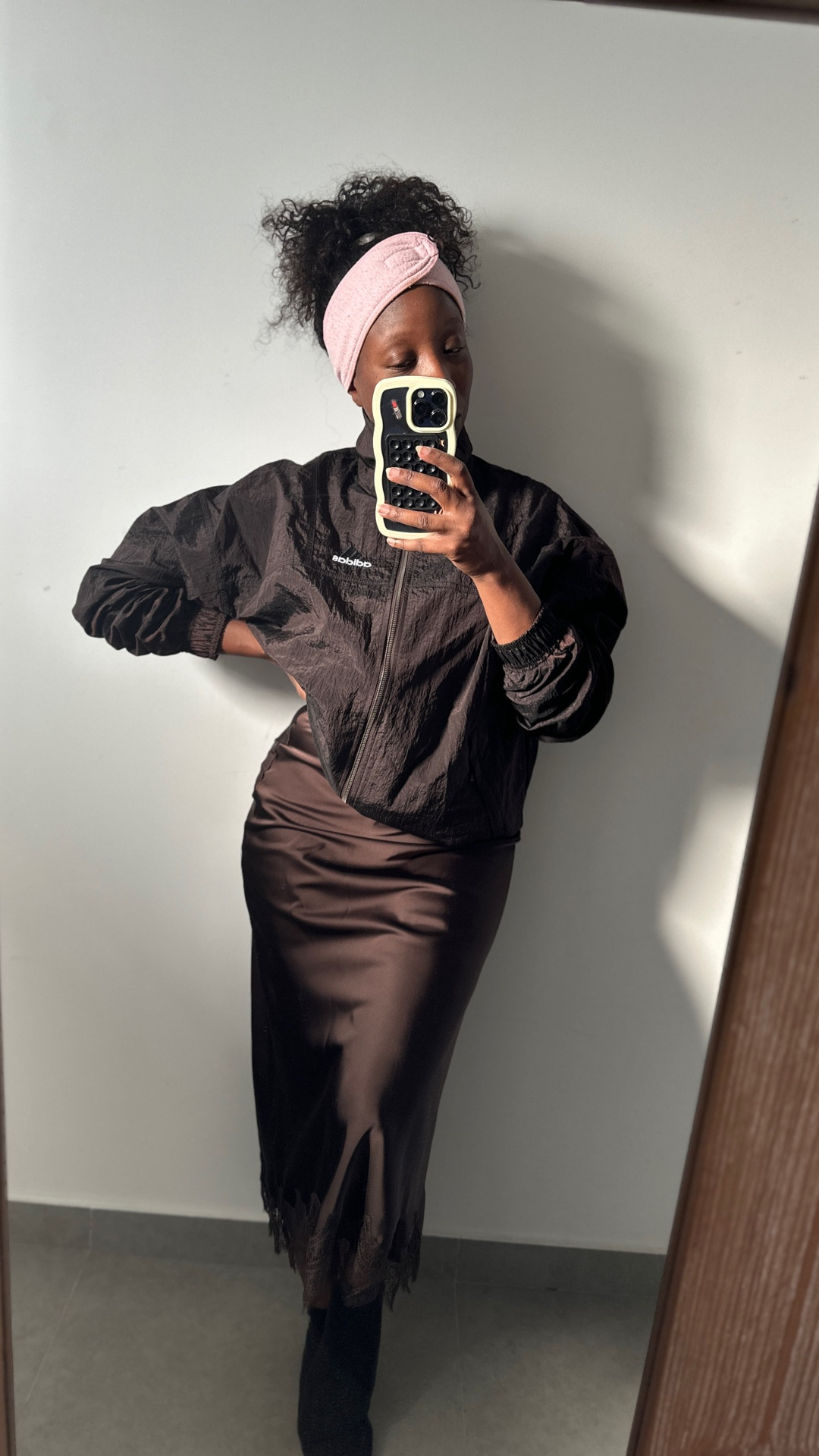 Sport Chic Minimaliste avec un look total bronze.
La jupe provient de chez @zara (collection actuelle : réf 4391/538) #zarafrance #vacationoutfits

#LTKeurope #LTKfrance #LTKwinter