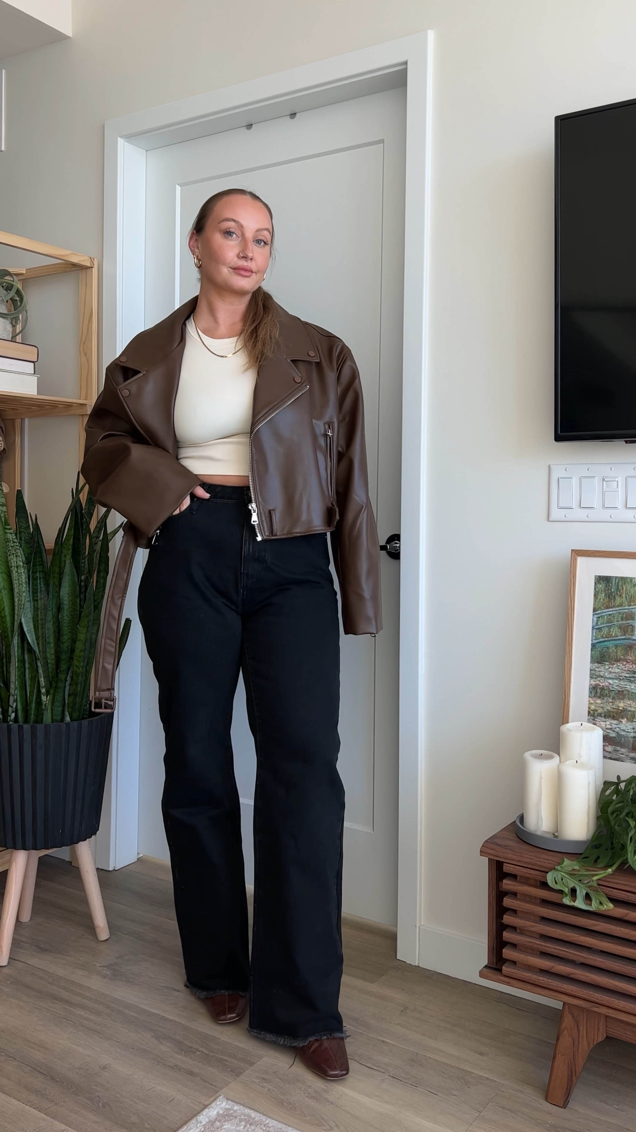 every girl needs an oversized brown leather jacket 🤎 
jacket - US 10
jeans - US 10
tshirt - M

#CUTSwomen #PrincessPolly #NastyGal

#LTKstyletip #LTKSale #LTKSeasonal