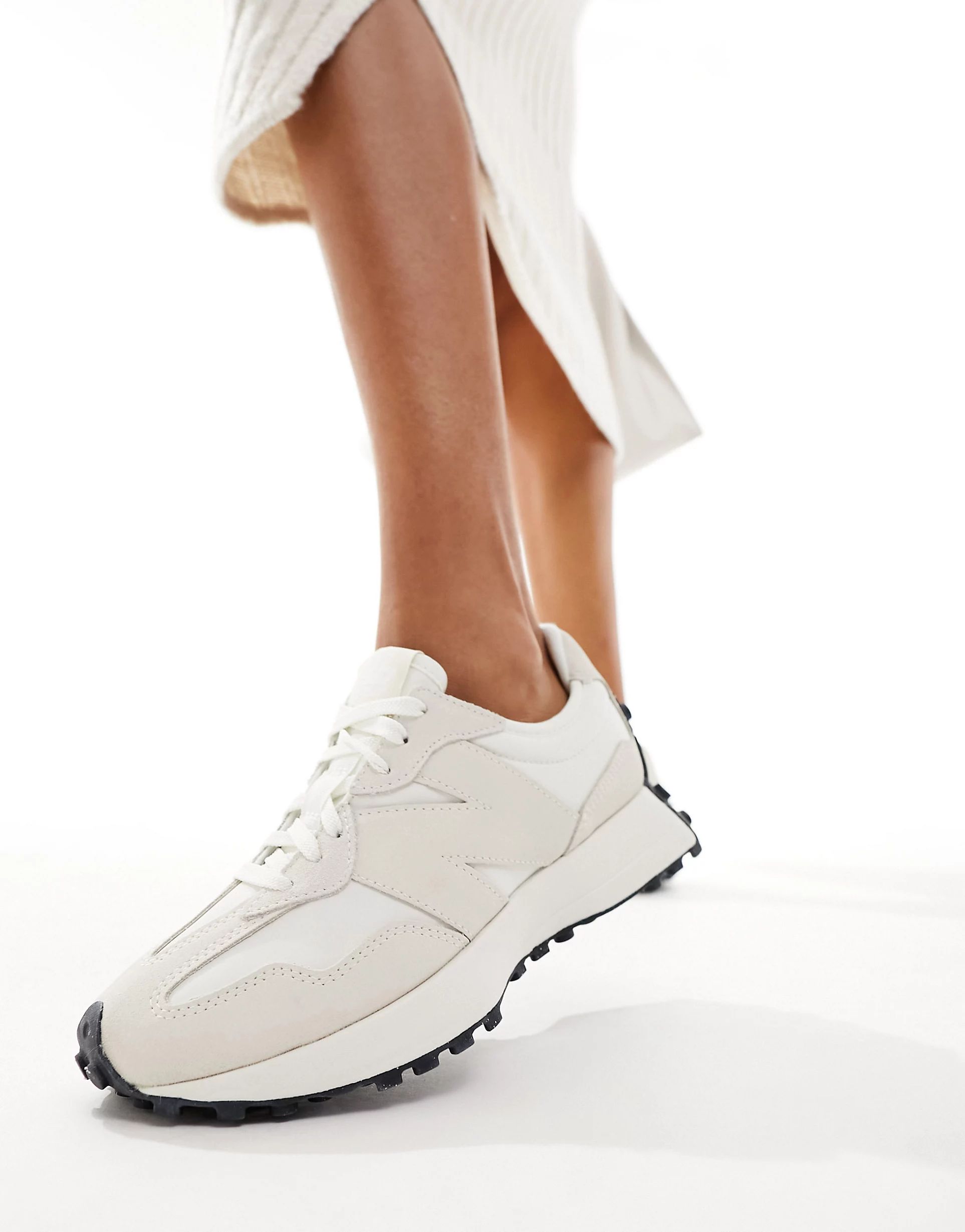 New Balance 327 trainers in white and beige | ASOS (Global)