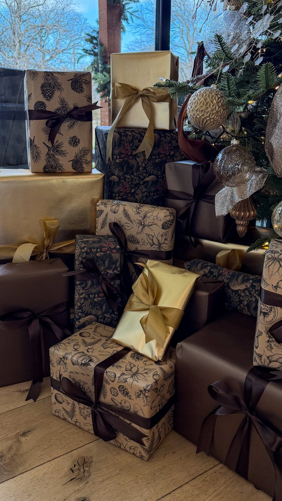 This Amazon Christmas wrapping paper is the foundation of my entire holiday gift…