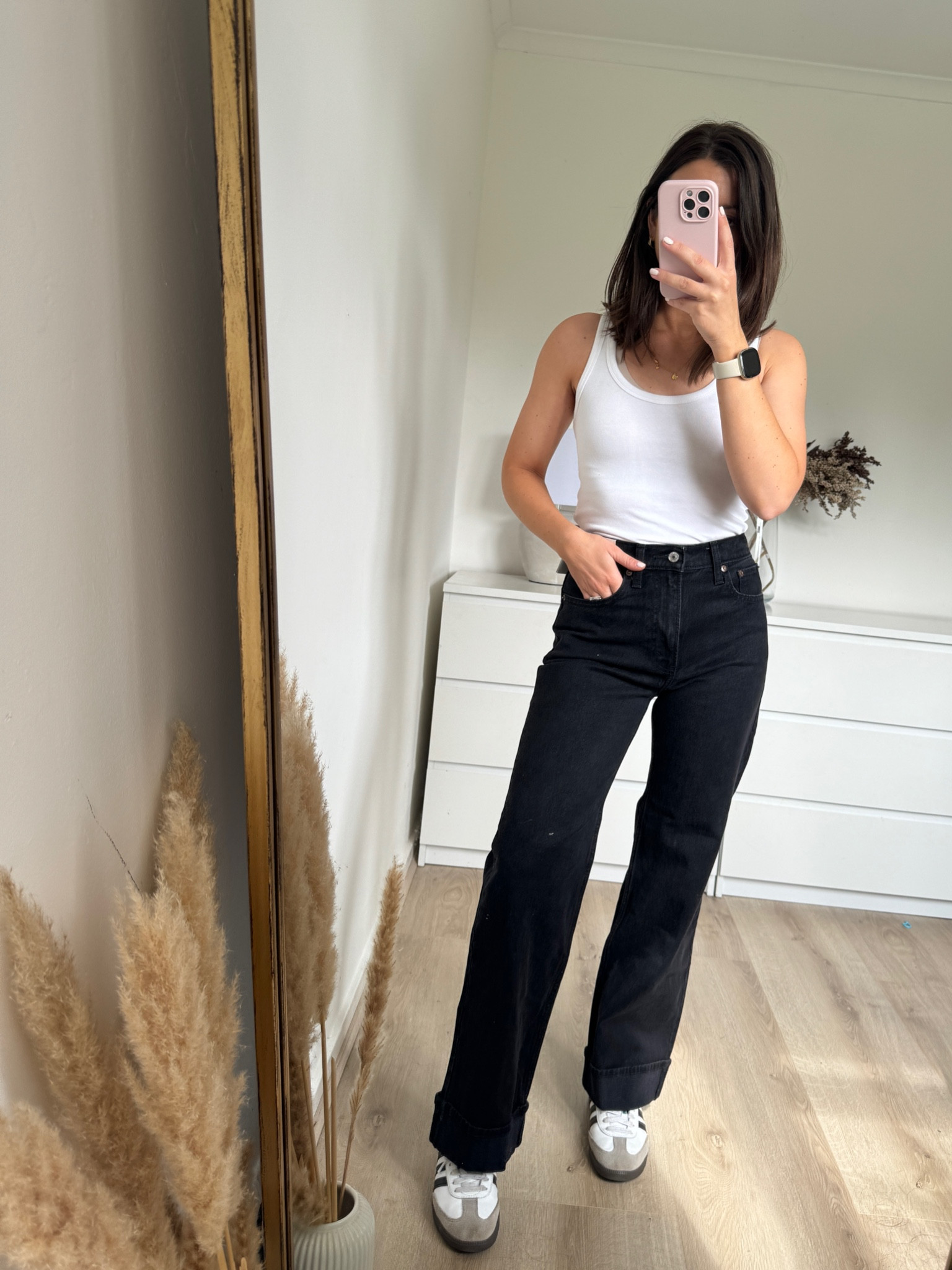 Abercrombie 90s high rise relaxed jeans 

Wearing size w25 short leg 

25% off this weekend and an extra 15% off with the code AFDENIM

Abercrombie - Abercrombie and fitch - Abercrombie jeans - petite jeans - petite outfits 



#LTKuk #LTKeurope #LTKstyletip