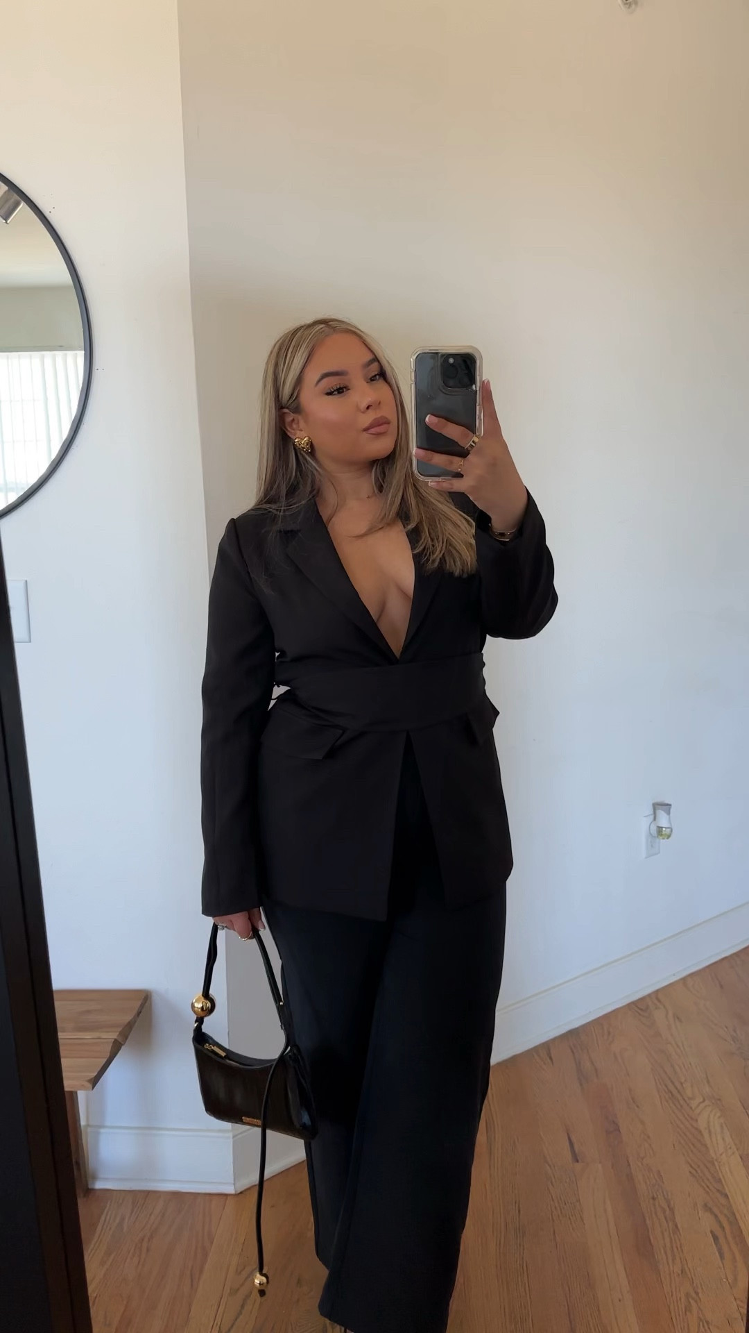 Never underestimate the power of a suit🖤✨



#LTKstyletip #LTKmidsize