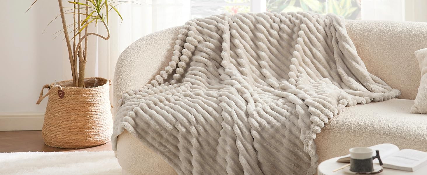 Amazon.com: Bedsure GentleSoft King Size Blanket for Bed - Cozy Soft Blankets for Women, Cute Lar... | Amazon (US)