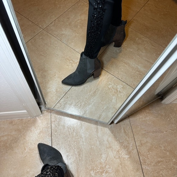 Grey boots | Poshmark