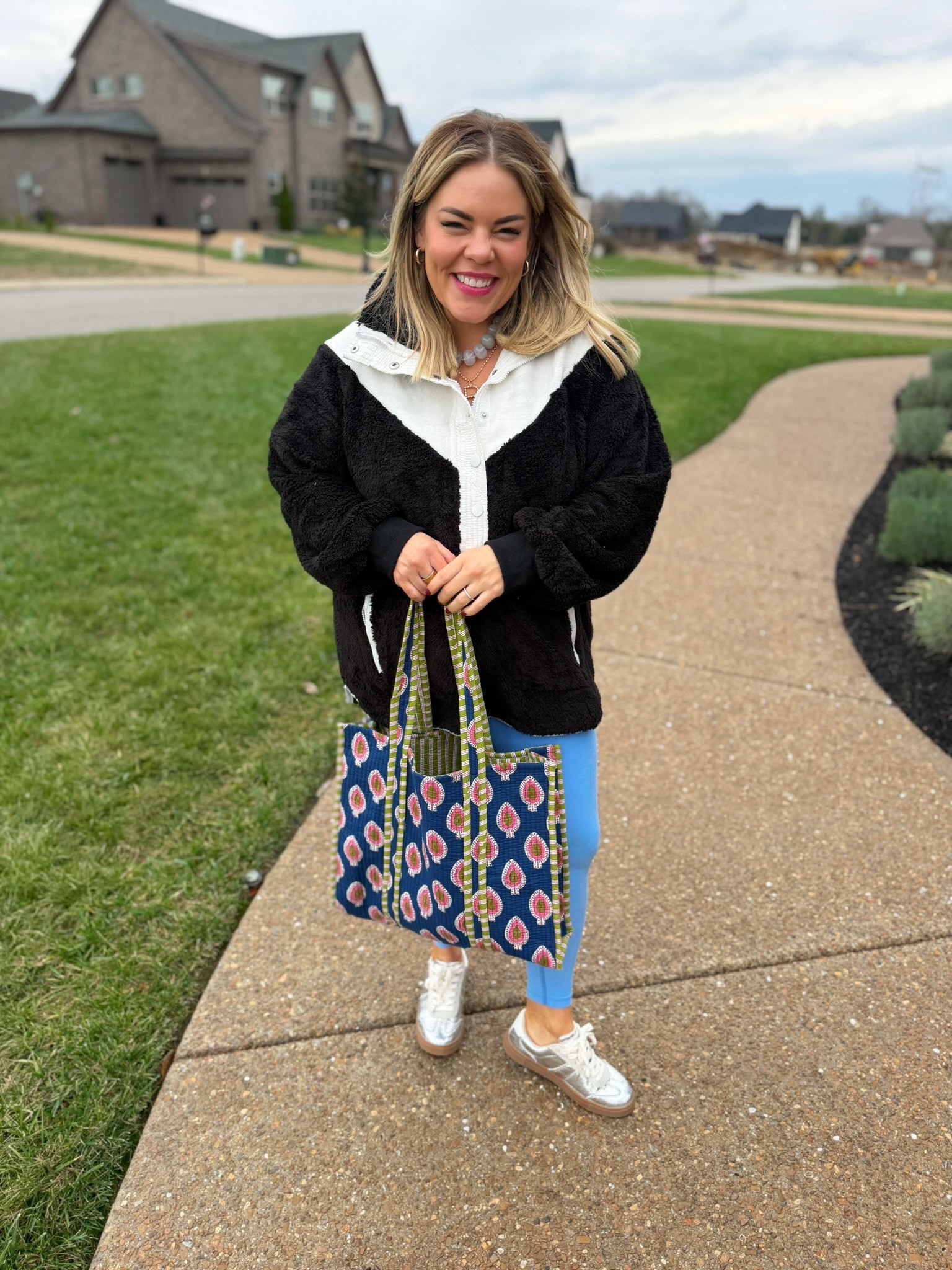 fleece jacket, casual athleisure look, everyday leggings outfit, women’s fashion, trendy look, sporty casual style

#LTKootd #LTKSeasonal