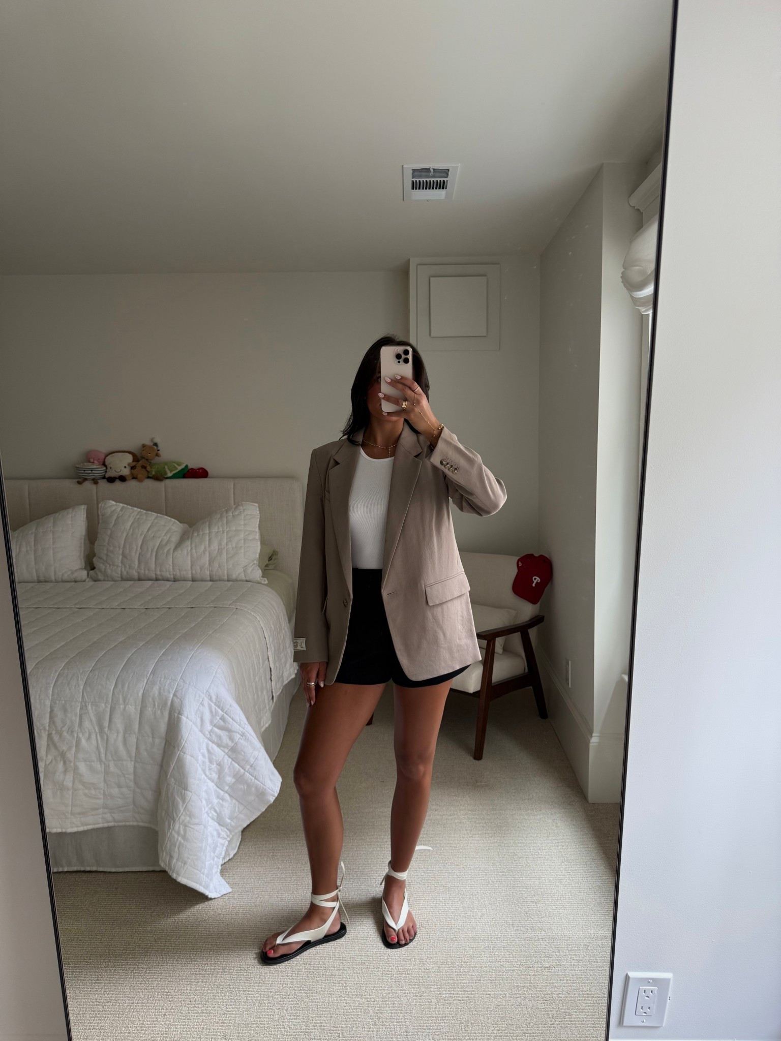 Stepping into Fall season with your new favorite pair of transition shorts — the effortless shorts! I am wearing a size 6 in the shorts, small in the tank and 4 in the blazer! @Aritzia #Ad #AritziaPartner