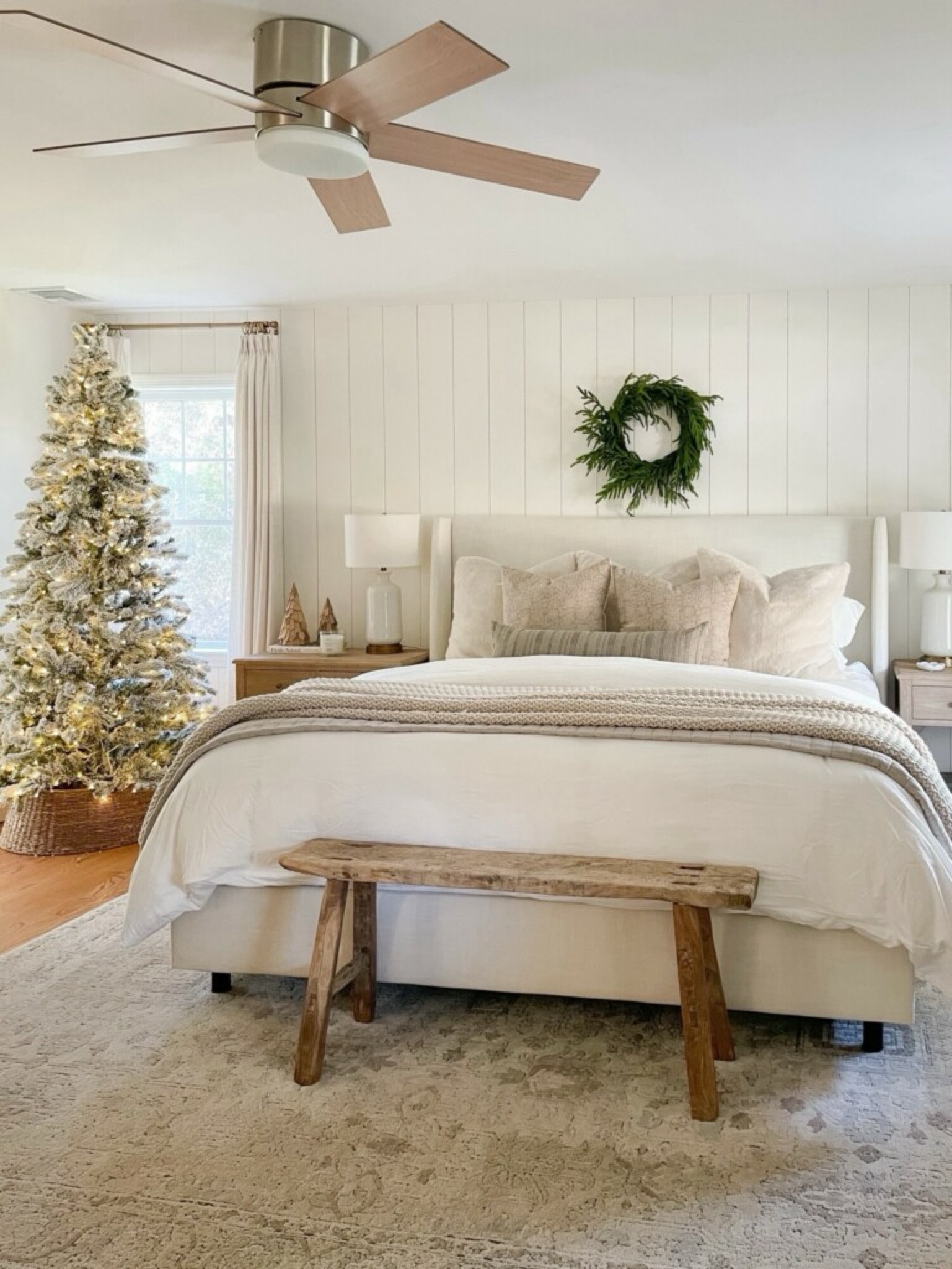 Master Bedroom Christmas Decor

Christmas decor  modern Christmas decor  primary bedroom decor  master bedroom decor  modern Christmas  neutral Christmas decorr

#LTKHome #LTKHoliday #LTKSeasonal