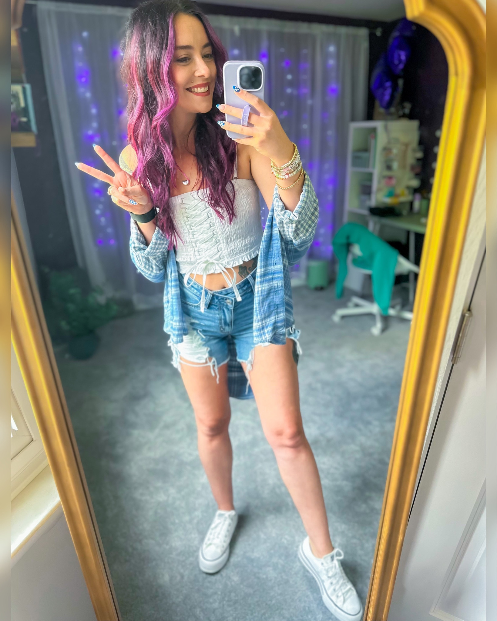 💙Wearing the blues.. not feeling the blues this deployment.

💄Makeup: Tarte, Tula, ELF, NYX
Hair: Amika + Aveda thermal dry conditioner.
American Eagle OOTD
Flannel: SM
Lace from tank: XS
Highest rise baggy short: 0
Converse: 7

#LTKstyletip #LTKBeautySale #LTKsalealert