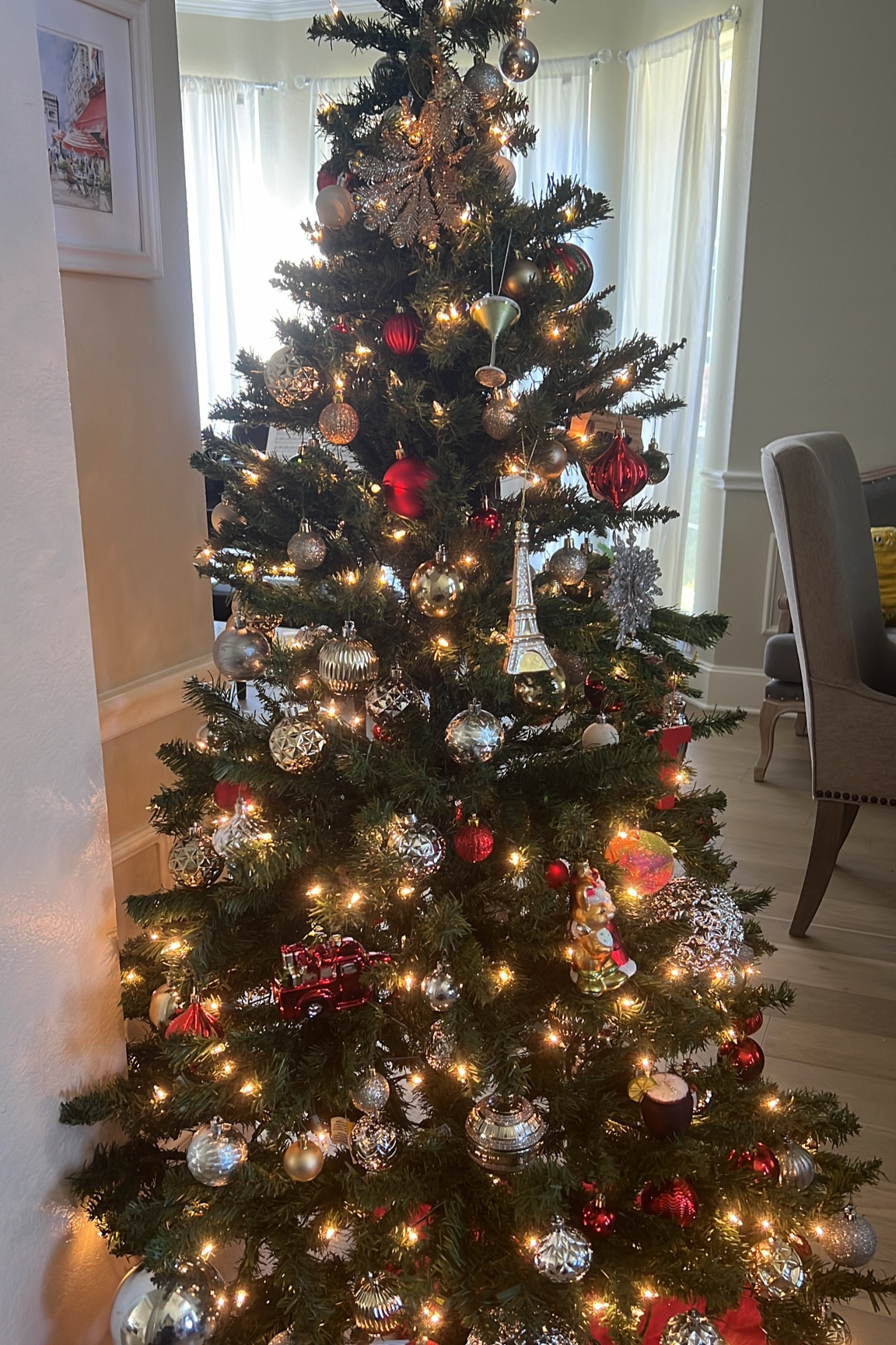 My Christmas tree is six years old and looks like new! On sale currently 

#LTKHoliday #LTKfindsunder100 #LTKsalealert