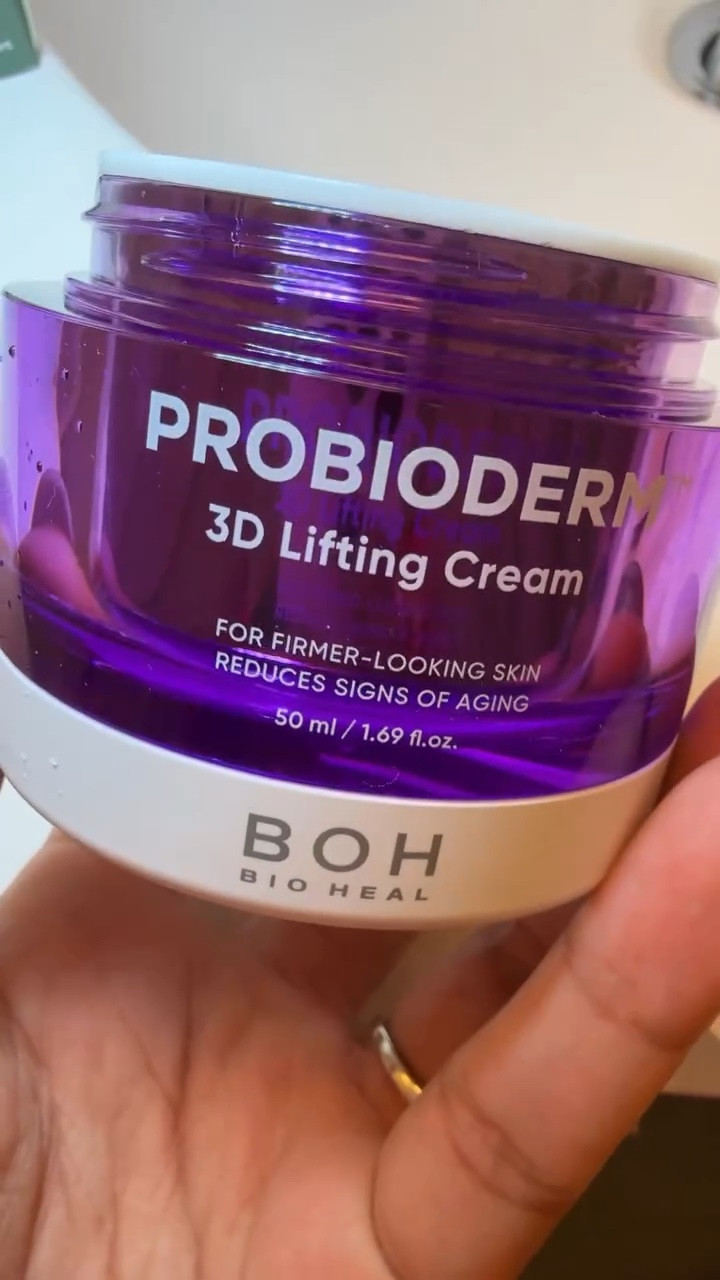 BIOHEAL BOH Probioderm 3D Lifting Cream @bioheal.boh_official 

Créeme cuando te digo que la cara se siente como si te pusiste hielo; firme, y super hidratada. 

Comenta Shop y te mando el link. 

#koreanskin #koreanskincare #mom #biogealboh #explorepage #skincareroutine #skinglow #viral #selfcare