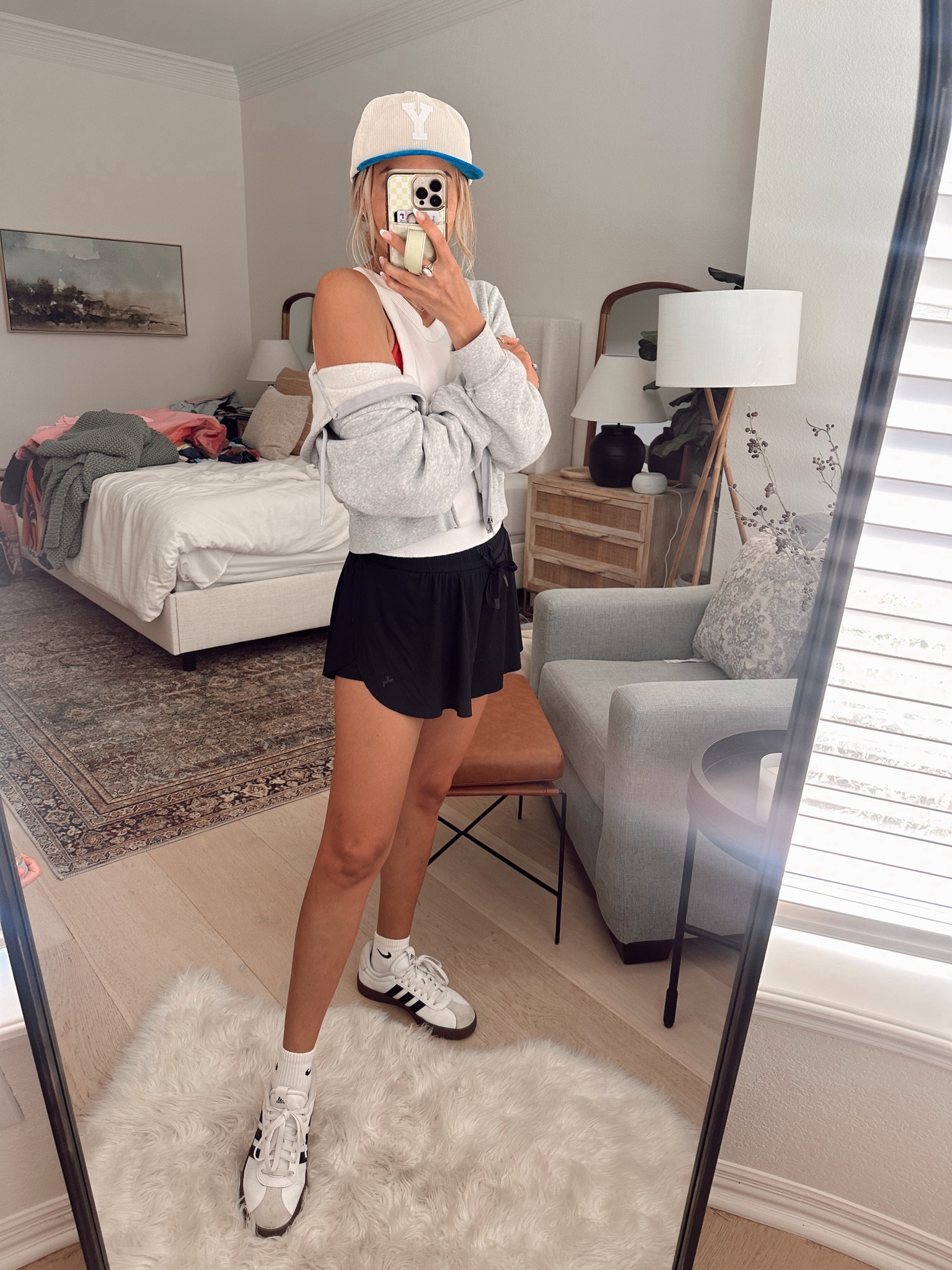 $12.98 cropped hoodies from Walmart wearing on repeat! 

Size: m // went up 1 size 